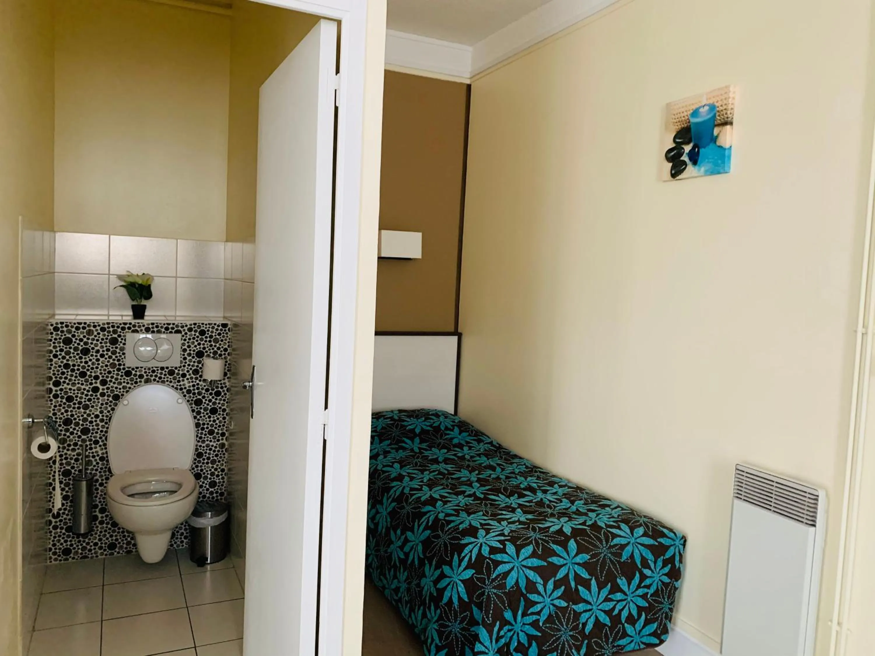 Bedroom in Au Petit Vivoin