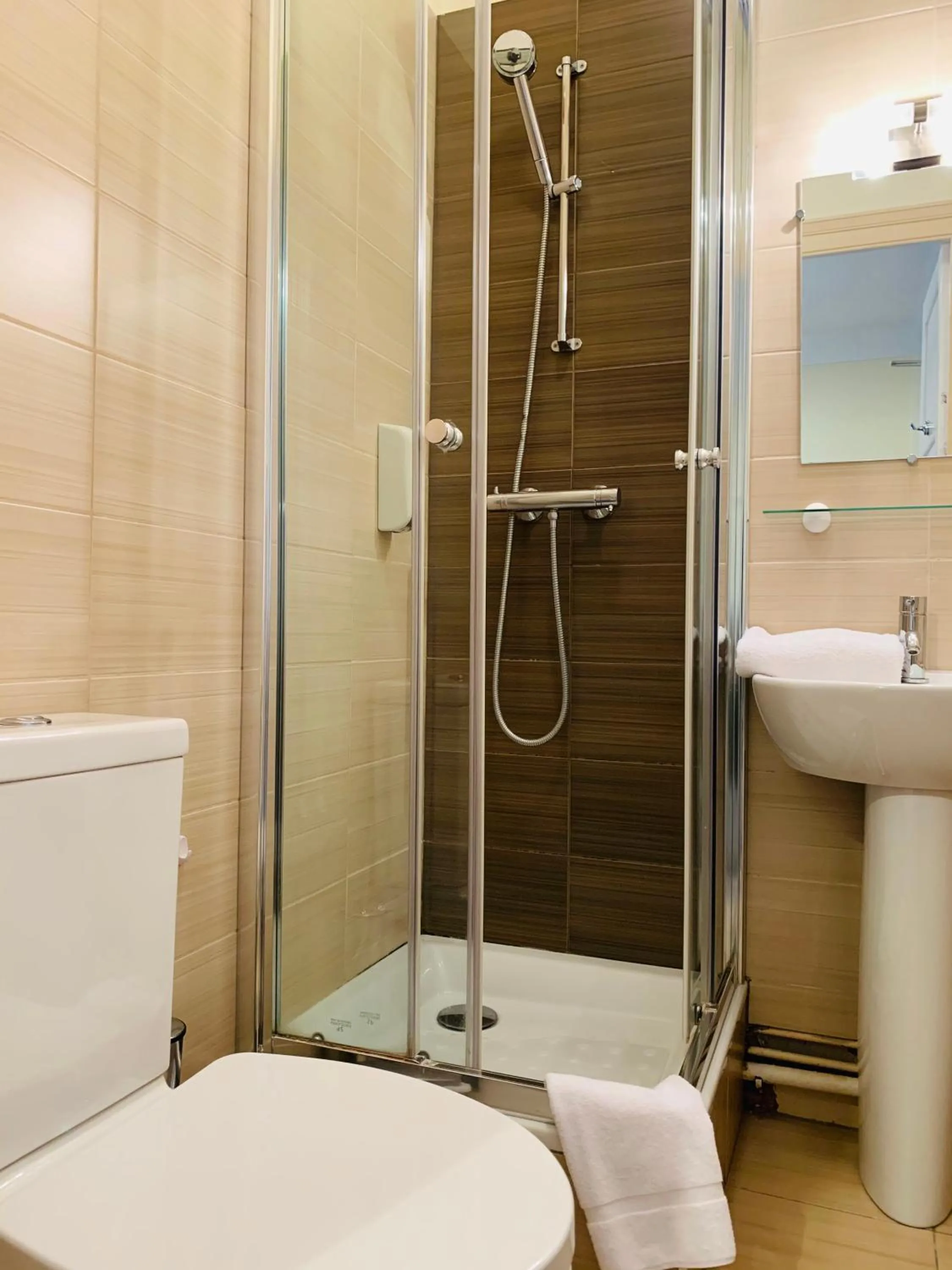 Bathroom in Au Petit Vivoin