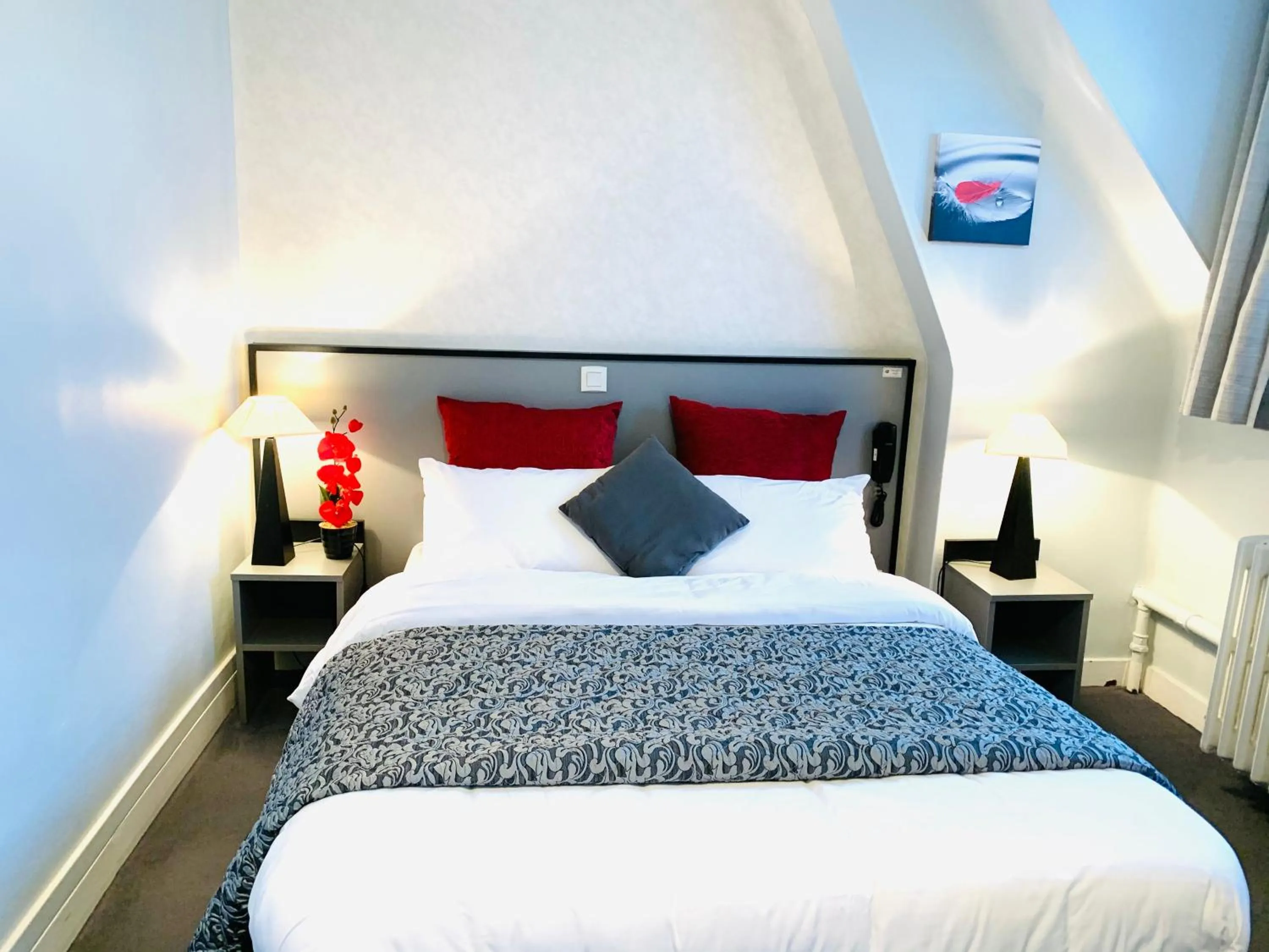 Photo of the whole room, Bed in Au Petit Vivoin