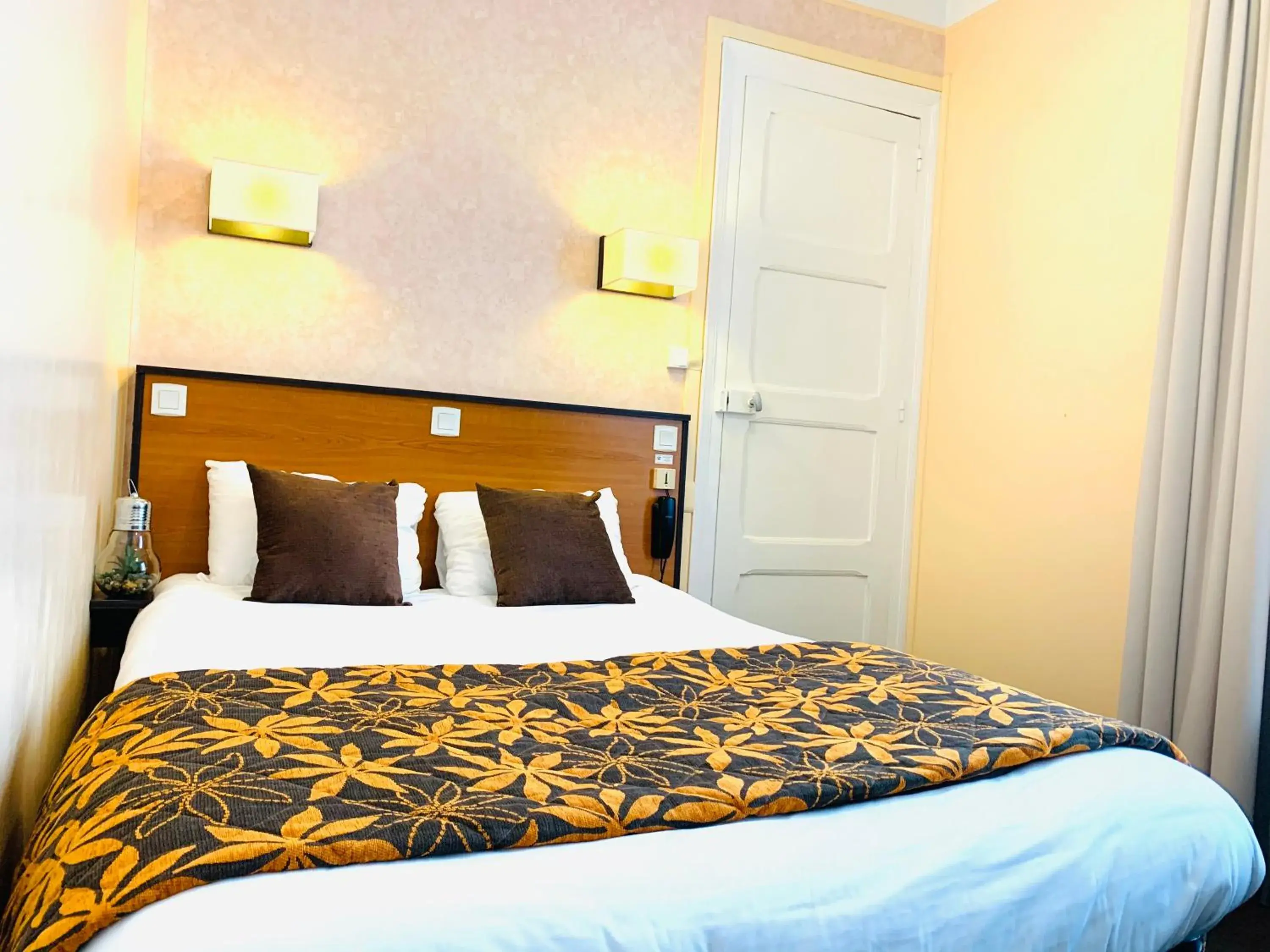 Double Room in Au Petit Vivoin Double Room in Au Petit Vivoin