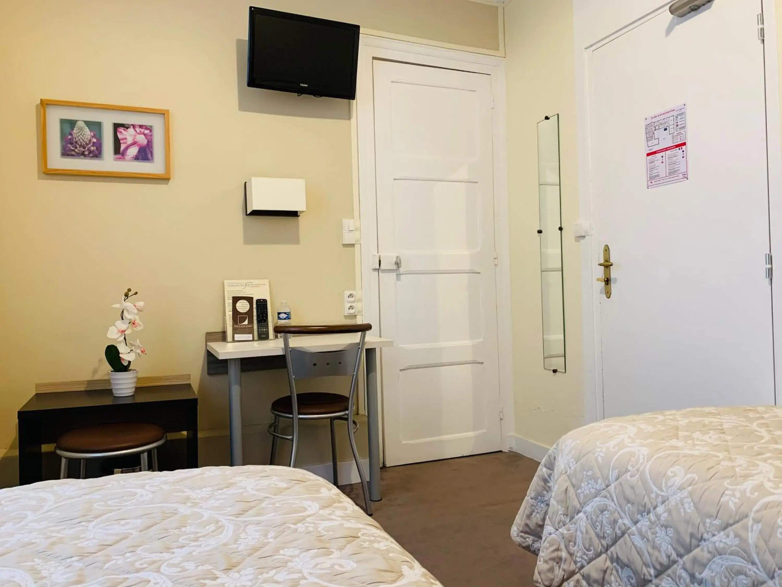 Standard Double or Twin Room in Au Petit Vivoin Standard Double or Twin Room in Au Petit Vivoin