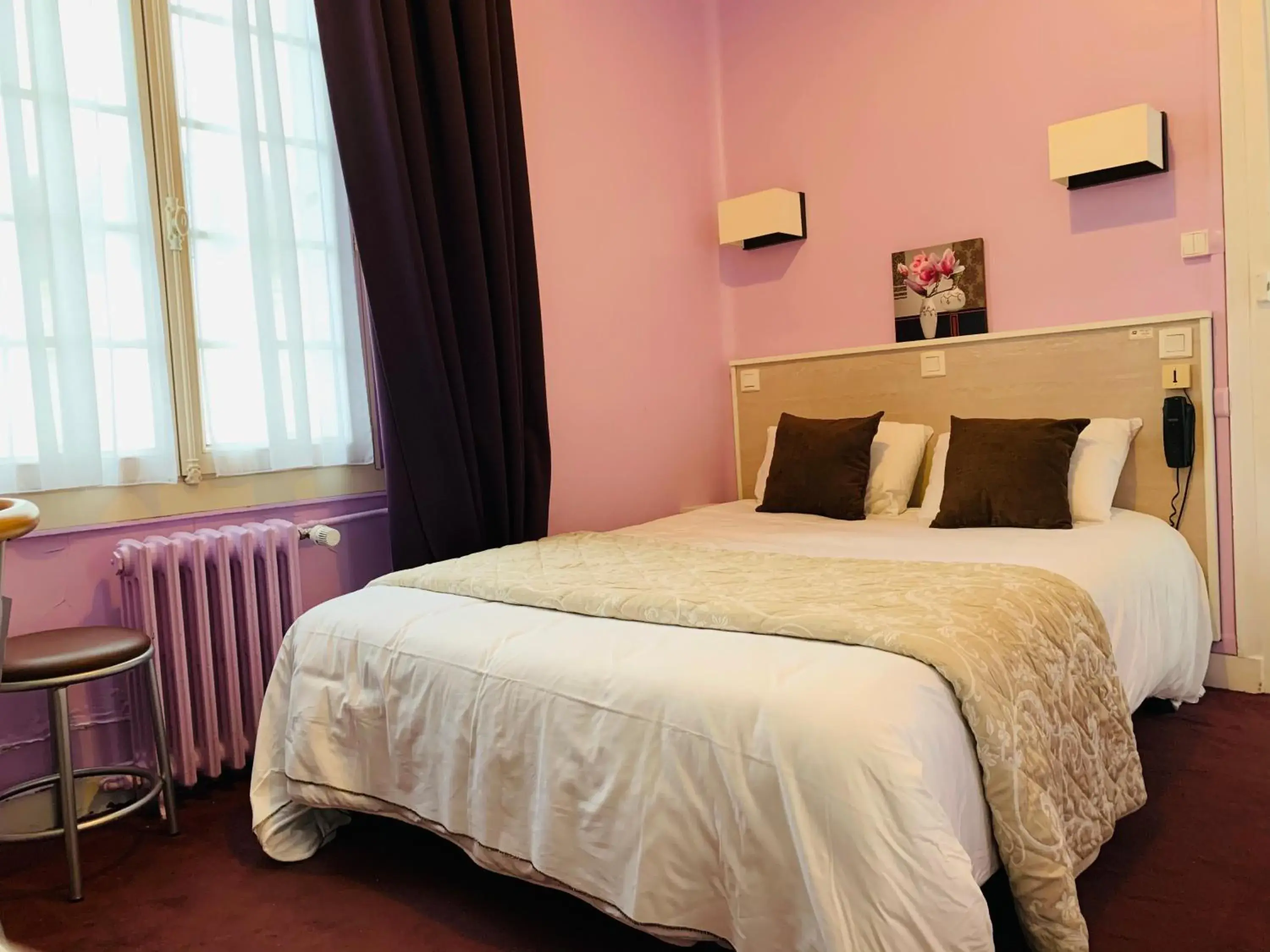 Double Room with Spa Bath in Au Petit Vivoin Double Room with Spa Bath in Au Petit Vivoin