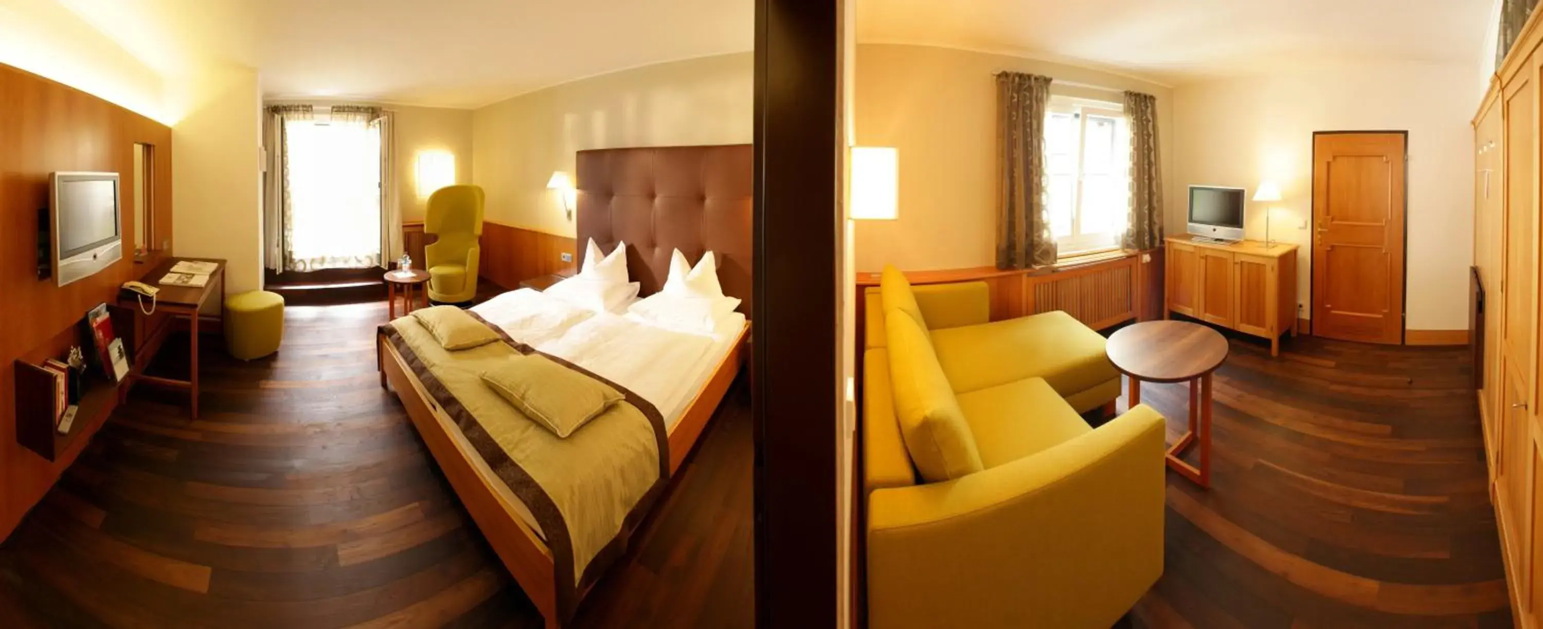 Bed in Romantik Hotel Im Weissen Rössl am Wolfgangsee Bed in Romantik Hotel Im Weissen Rössl am Wolfgangsee