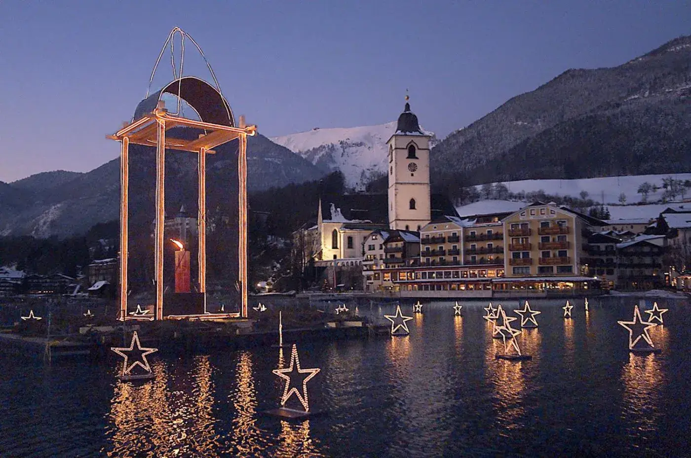 Property building in Romantik Hotel Im Weissen Rössl am Wolfgangsee Property building in Romantik Hotel Im Weissen Rössl am Wolfgangsee