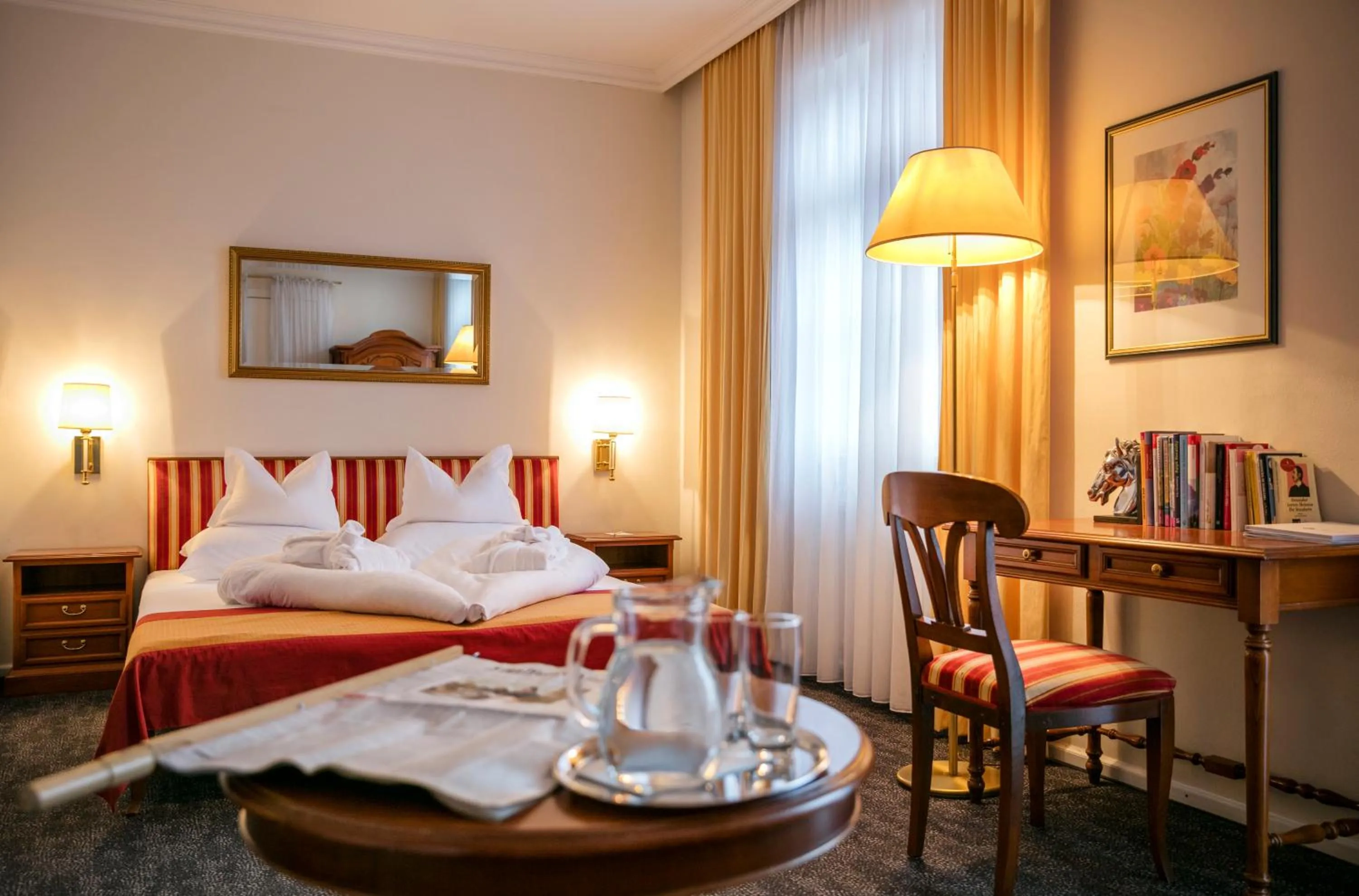 Bed in Romantik Hotel Im Weissen Rössl am Wolfgangsee