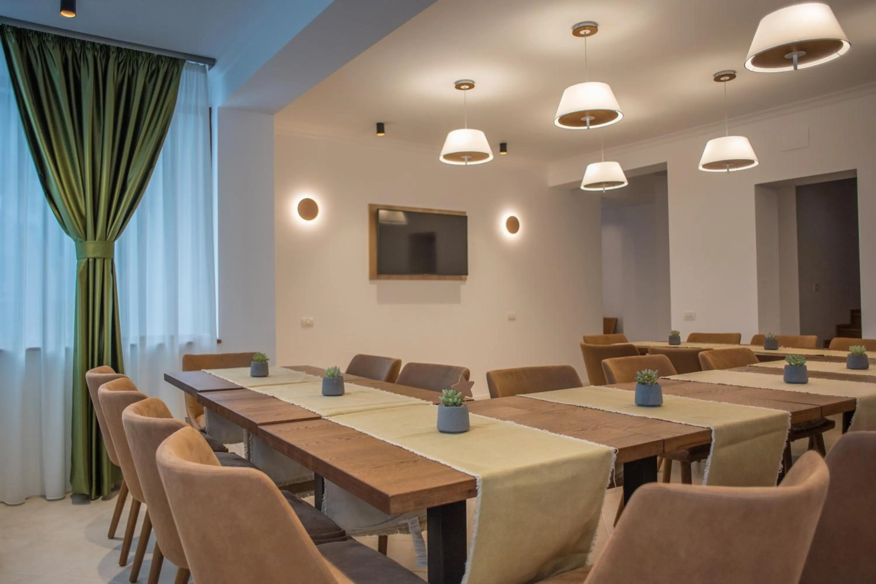 Communal lounge/ TV room in Boga Rooms