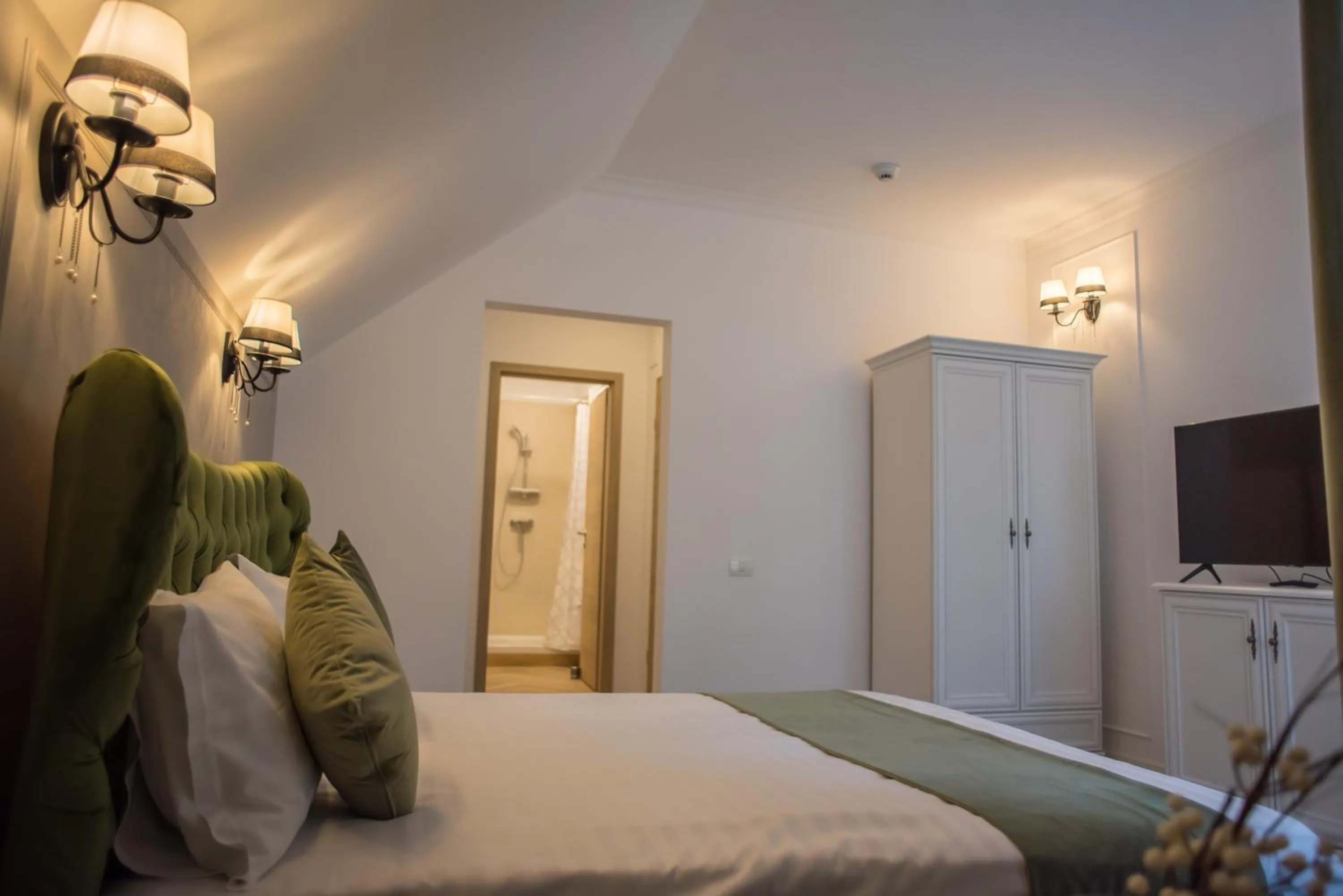 Shower, Bed in Boga Rooms