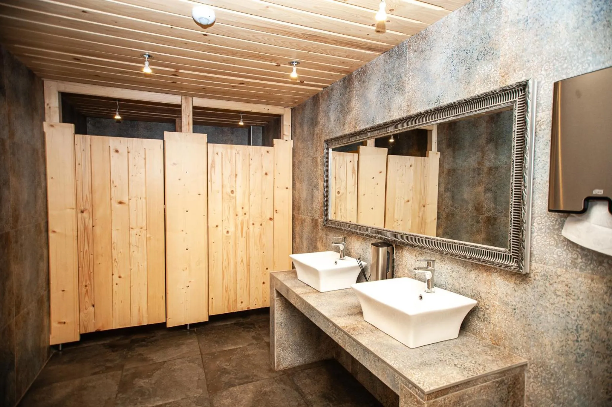 Hostinec pod úbočou