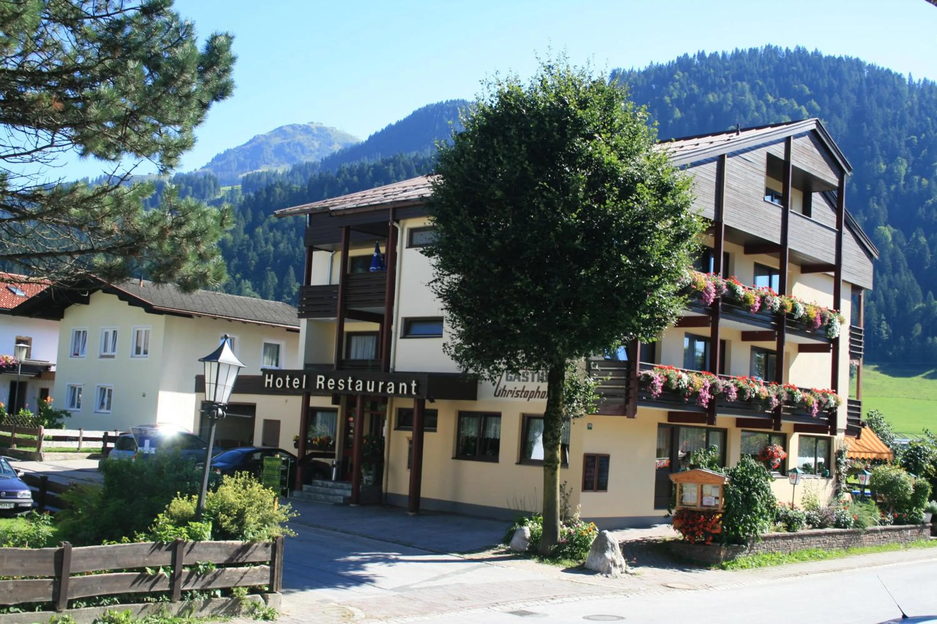 Facade/entrance in das Christophorus