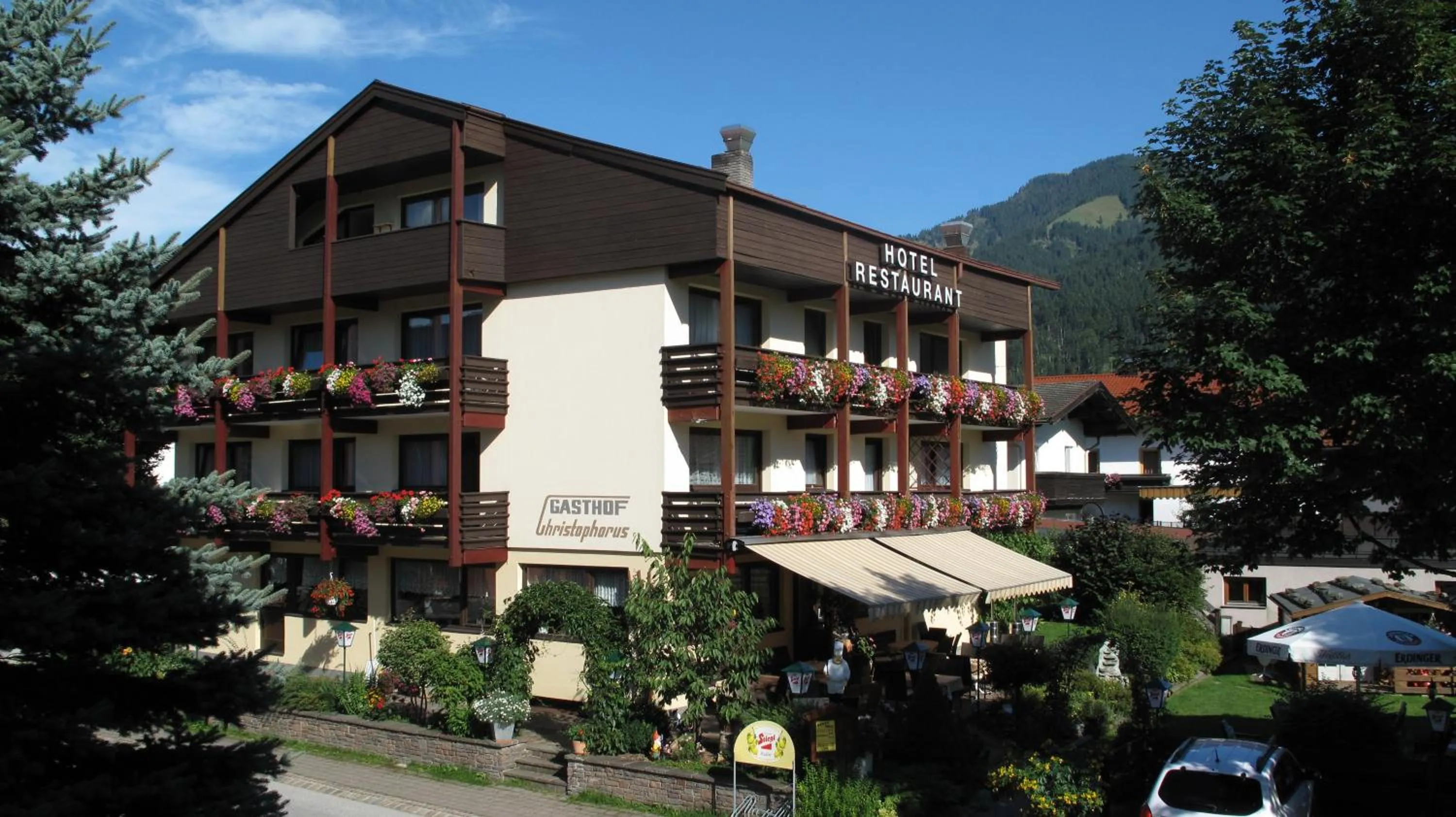 Facade/entrance in das Christophorus