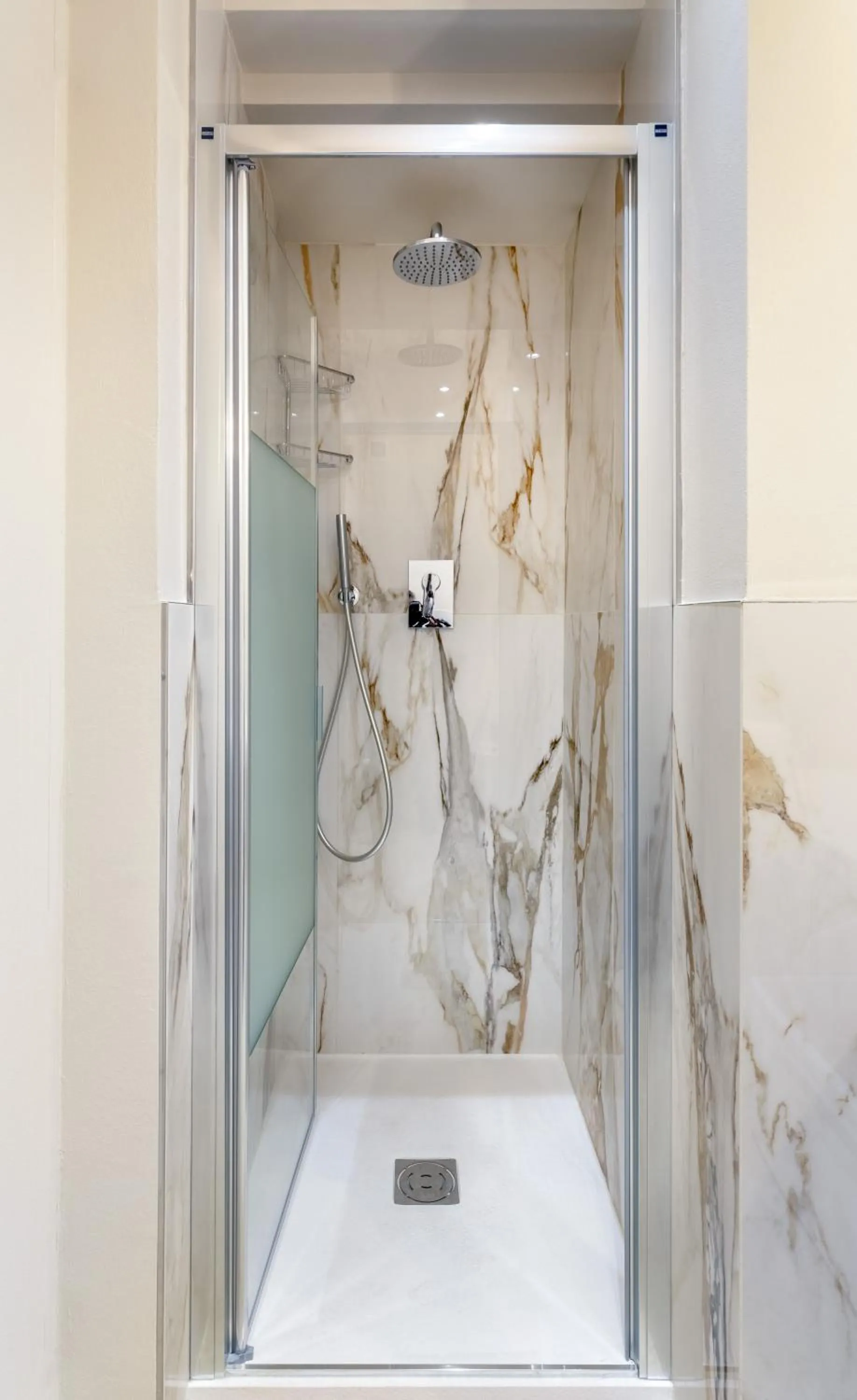 Shower in Viareggio Suite - Sea view apartment