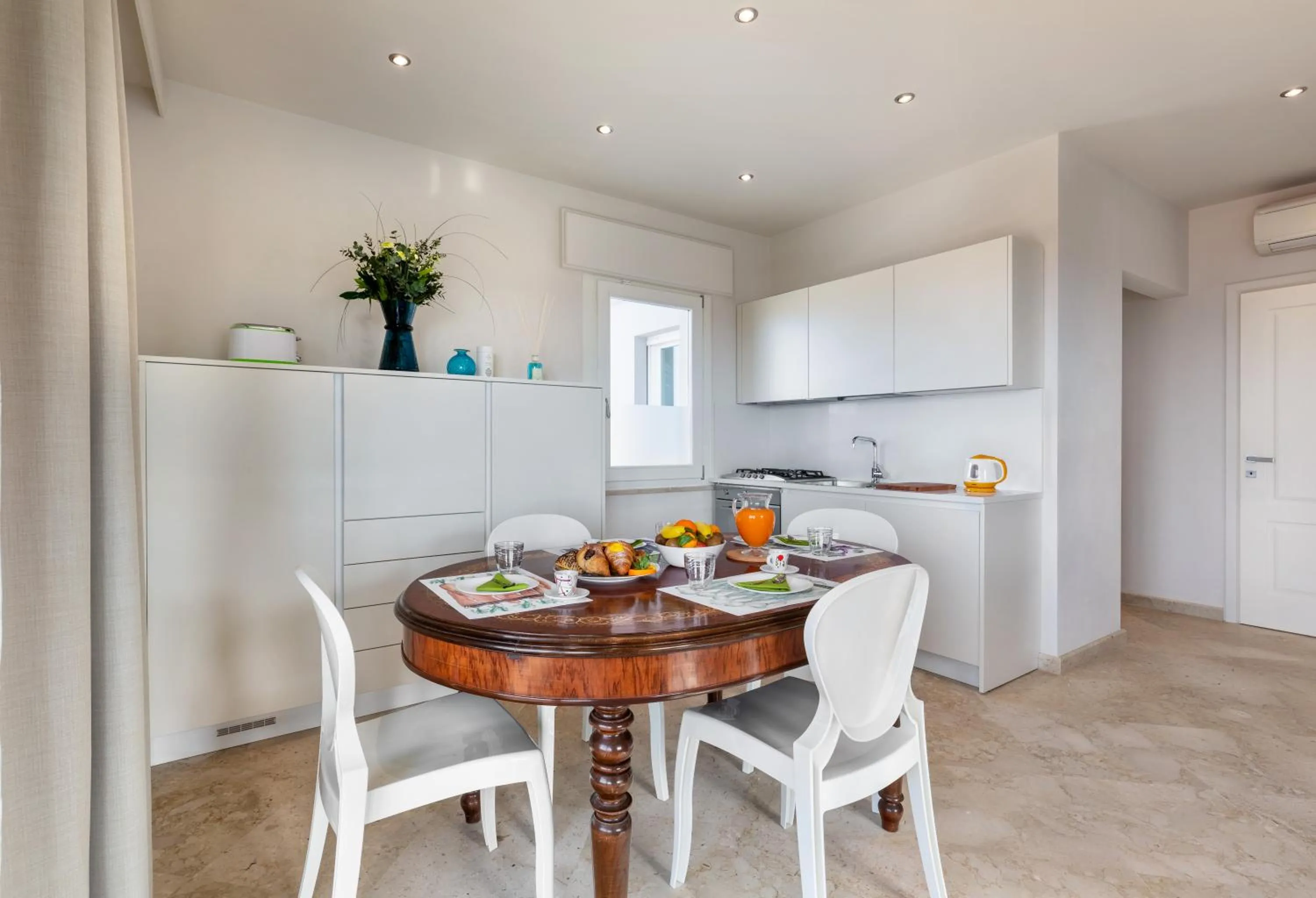 Kitchen or kitchenette in Viareggio Suite - Sea view apartment