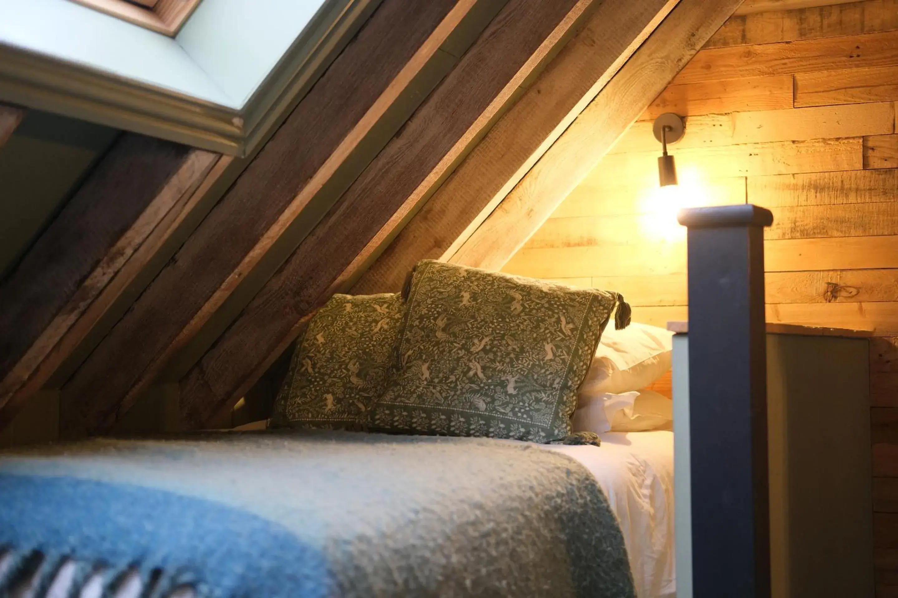 Bedroom, Bed in The Crown Inn Dial Post Bedroom, Bed in The Crown Inn Dial Post