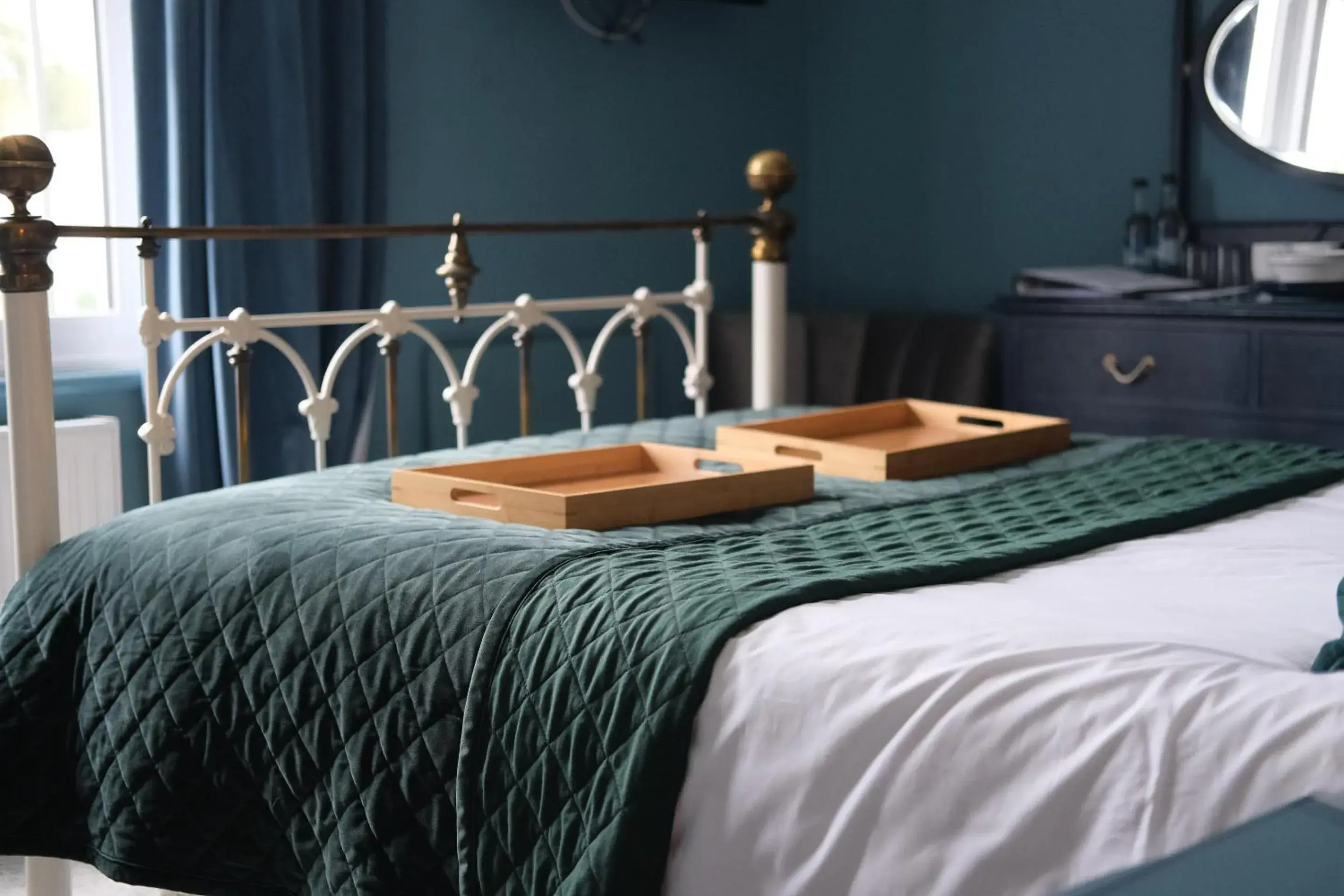 Bedroom, Bed in The Crown Inn Dial Post Bedroom, Bed in The Crown Inn Dial Post