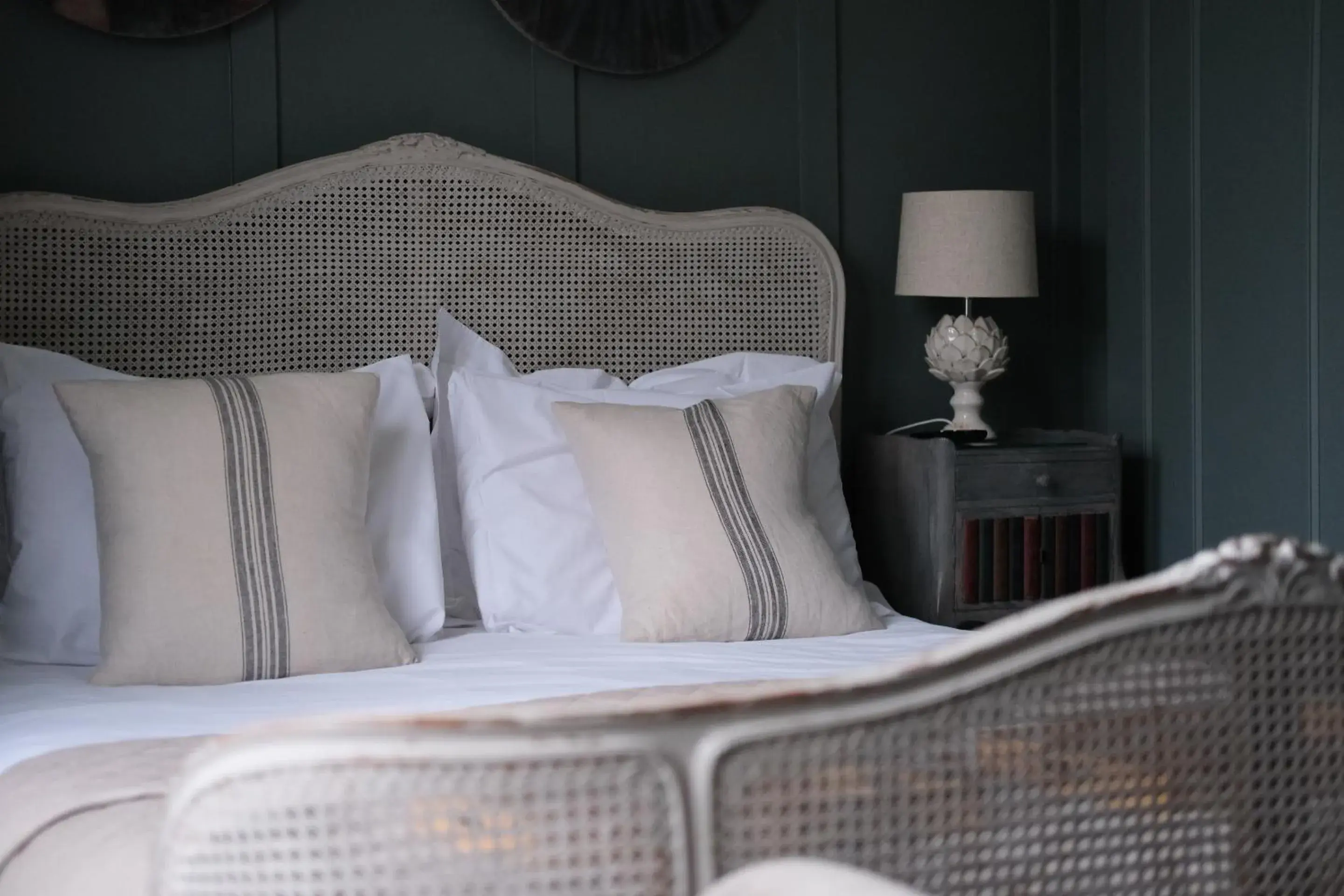 Bedroom, Bed in The Crown Inn Dial Post Bedroom, Bed in The Crown Inn Dial Post