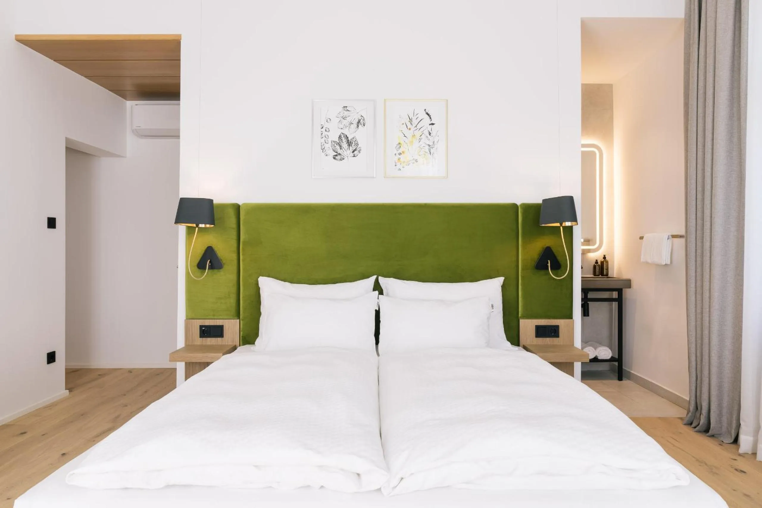 Bed in Bio-Hotel Schani Wienblick