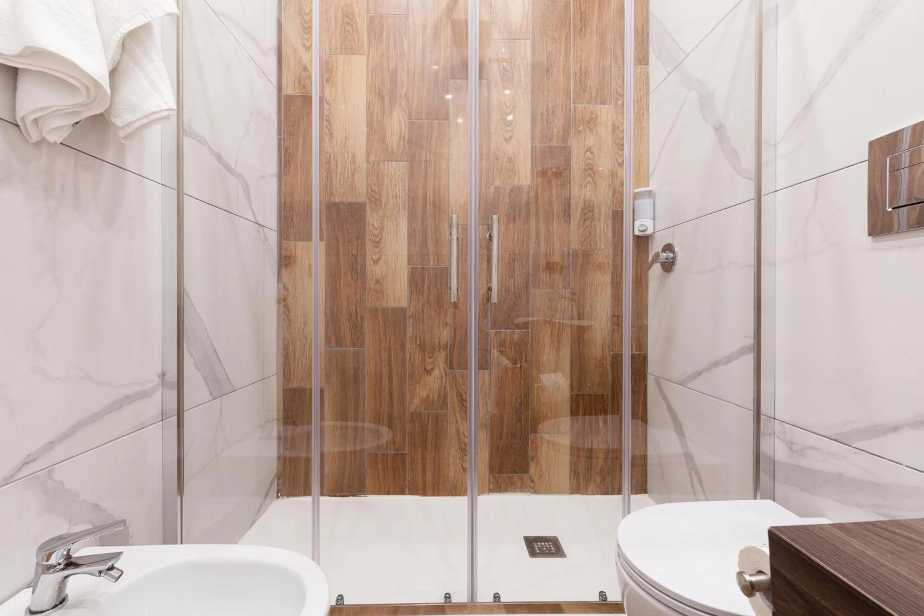 Bathroom in Pompei Plaza