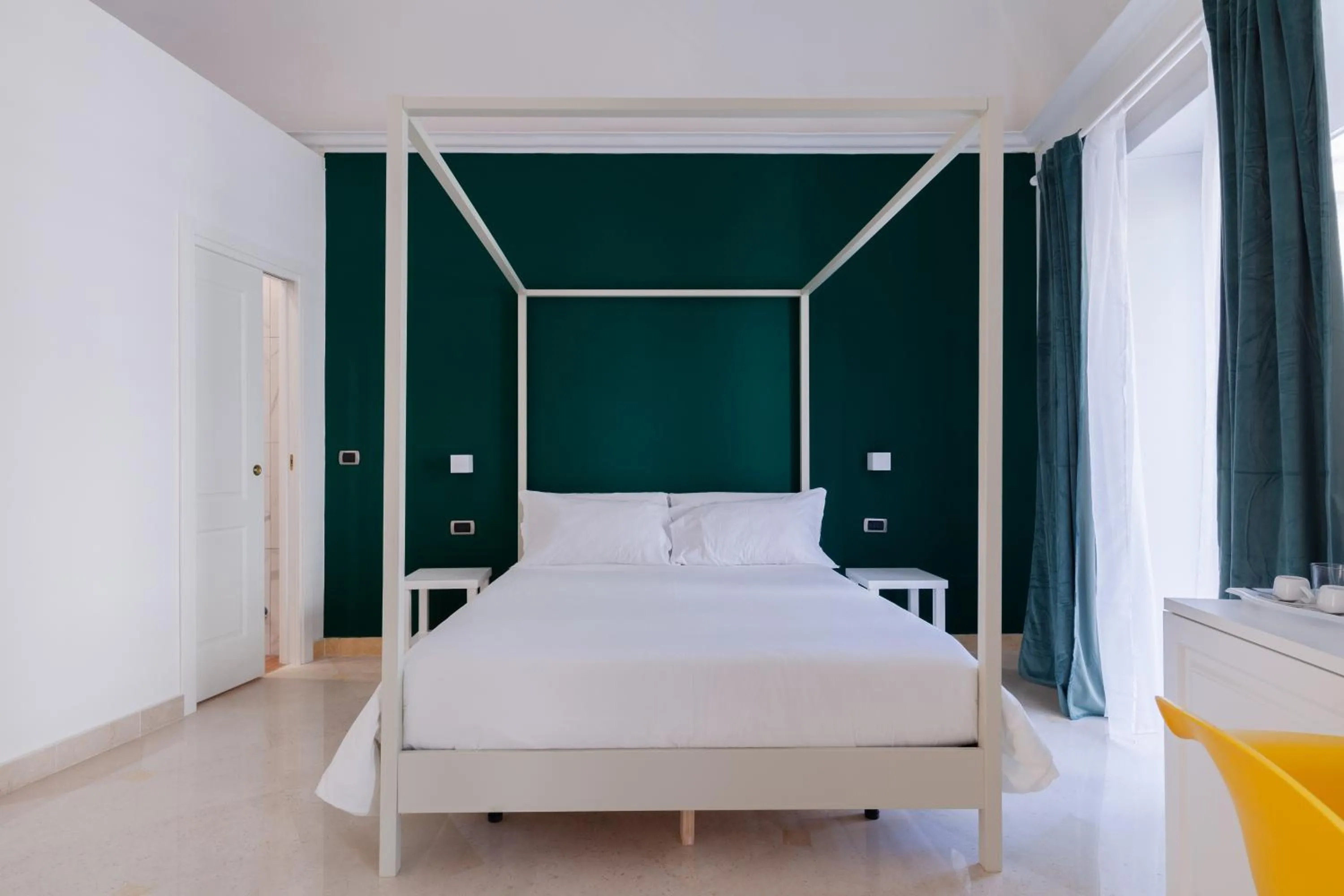 Bedroom, Bed in Pompei Plaza