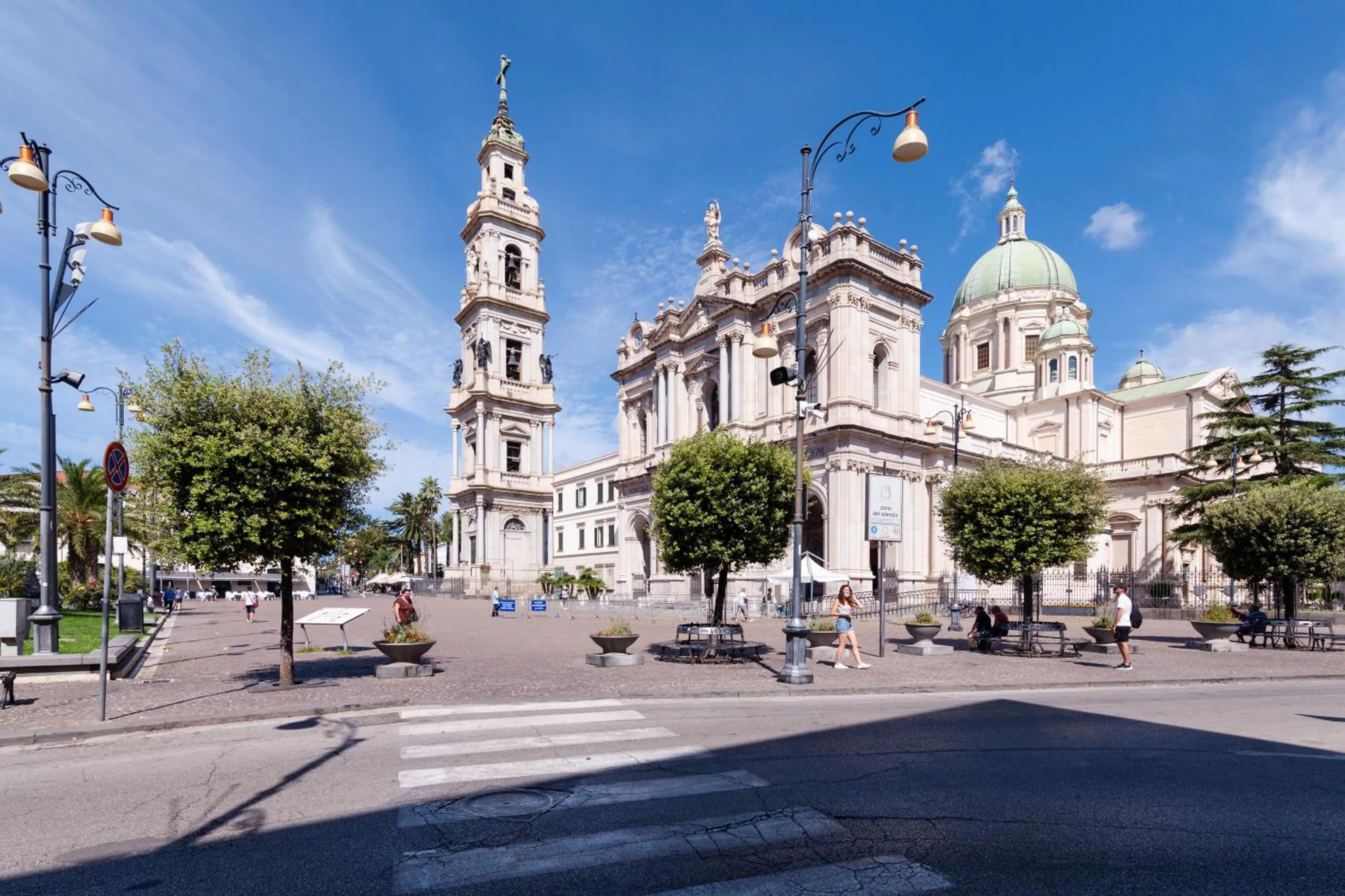 Nearby landmark in Pompei Plaza