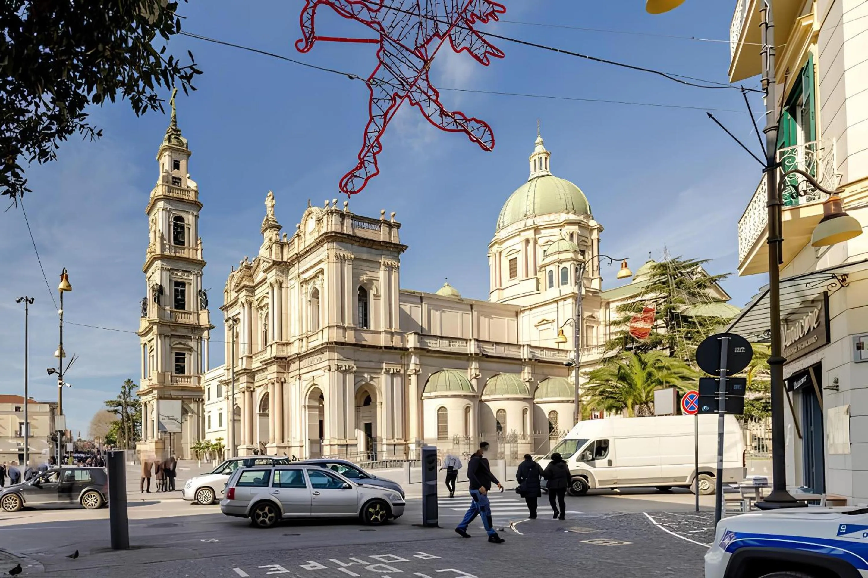 Nearby landmark in Pompei Plaza