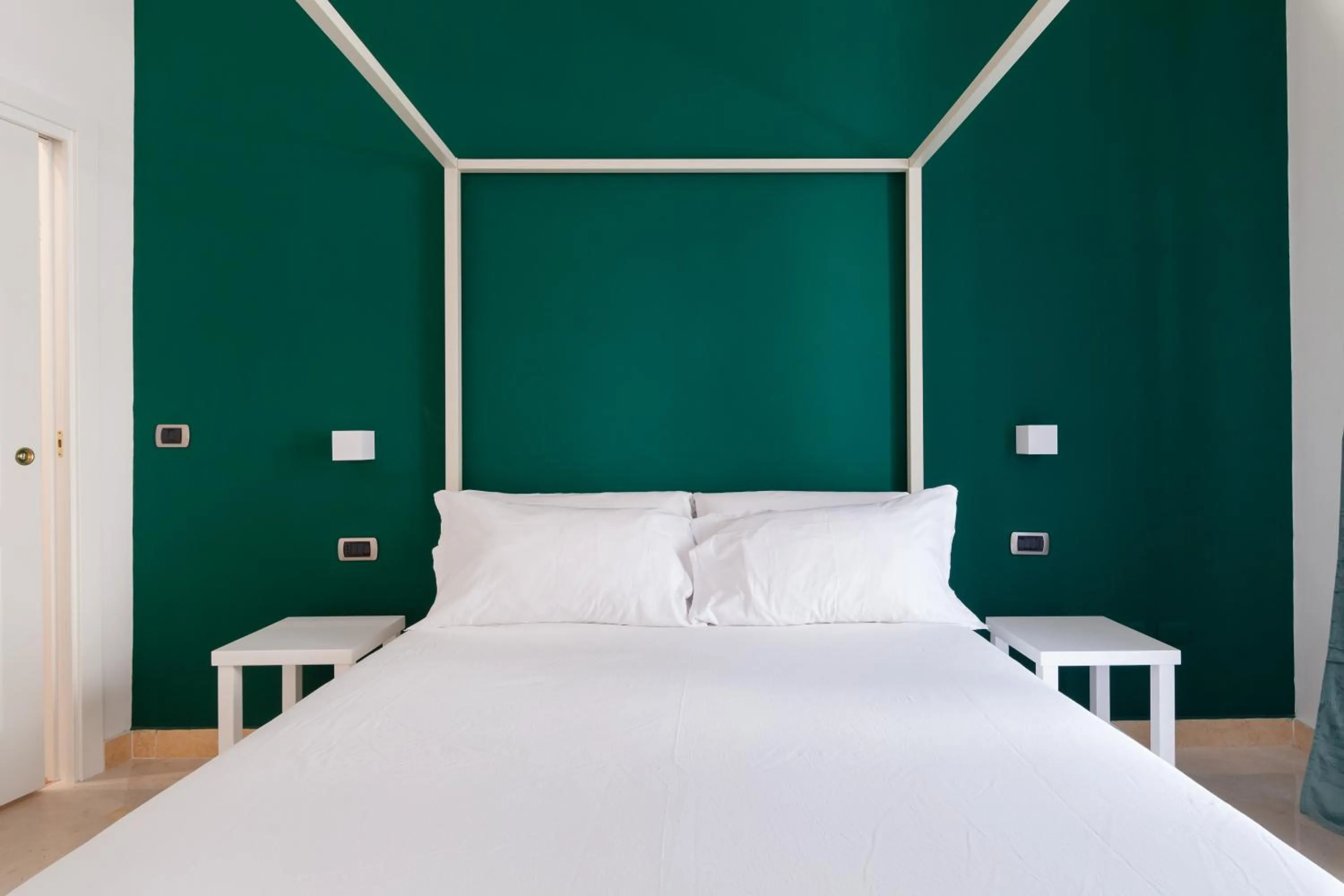 Bedroom, Bed in Pompei Plaza