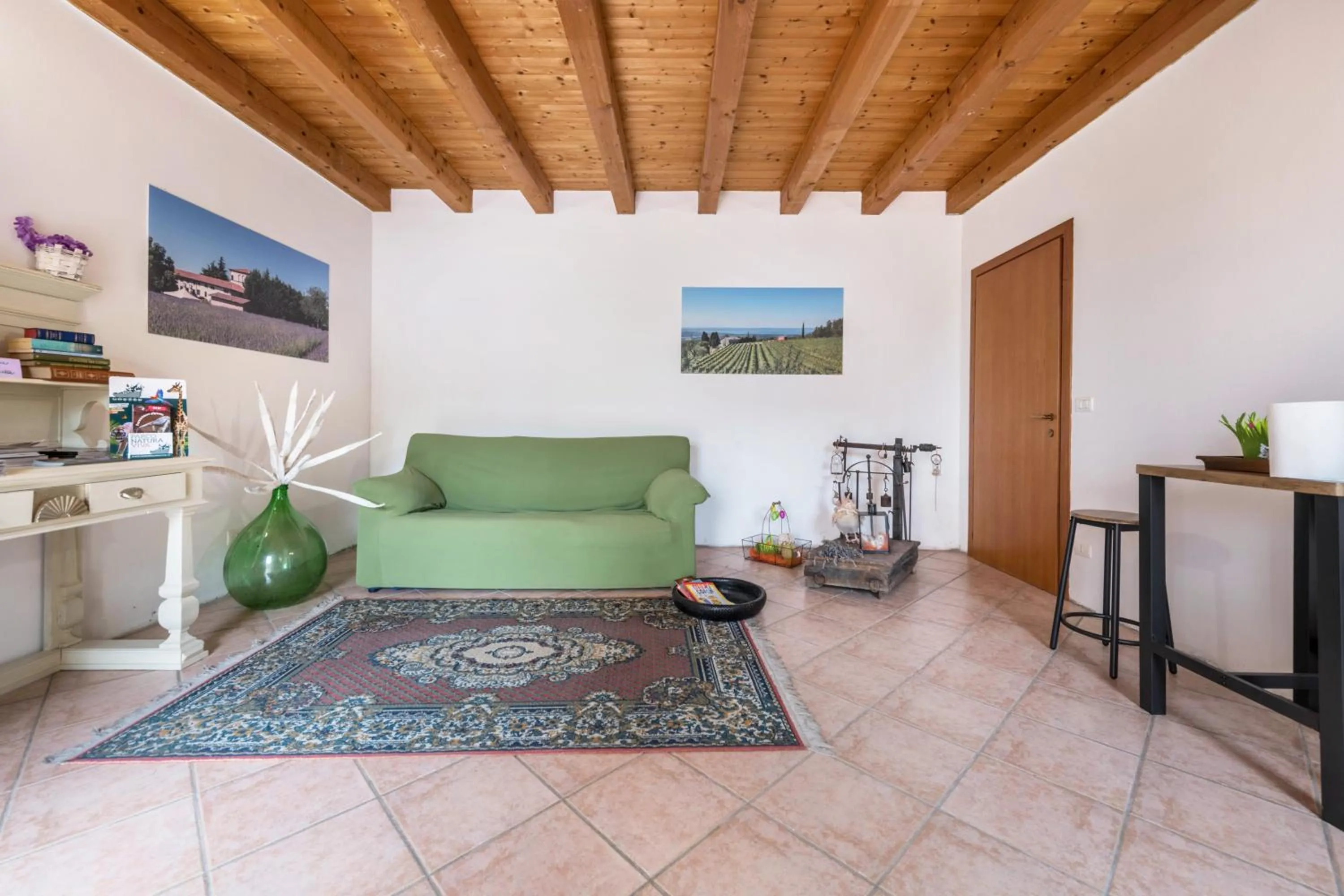 Communal lounge/ TV room in AGRITURISMO COLOMBARE TEBOI