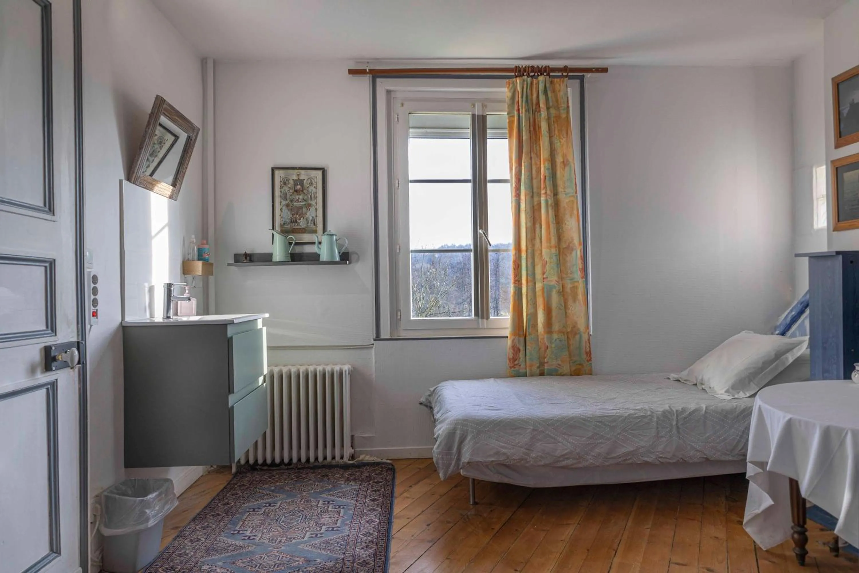 Photo of the whole room, Bed in Chambre d'Hôtes Les Jardins de Marie, SCI Charles III