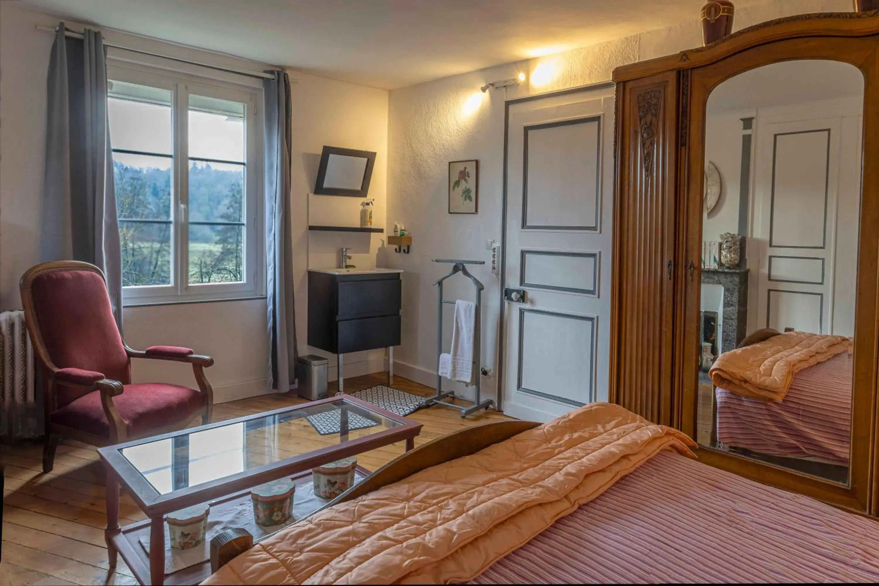 Standard Double Room with Shared Bathroom in Chambre d'Hôtes Les Jardins de Marie, SCI Charles III Standard Double Room with Shared Bathroom in Chambre d'Hôtes Les Jardins de Marie, SCI Charles III