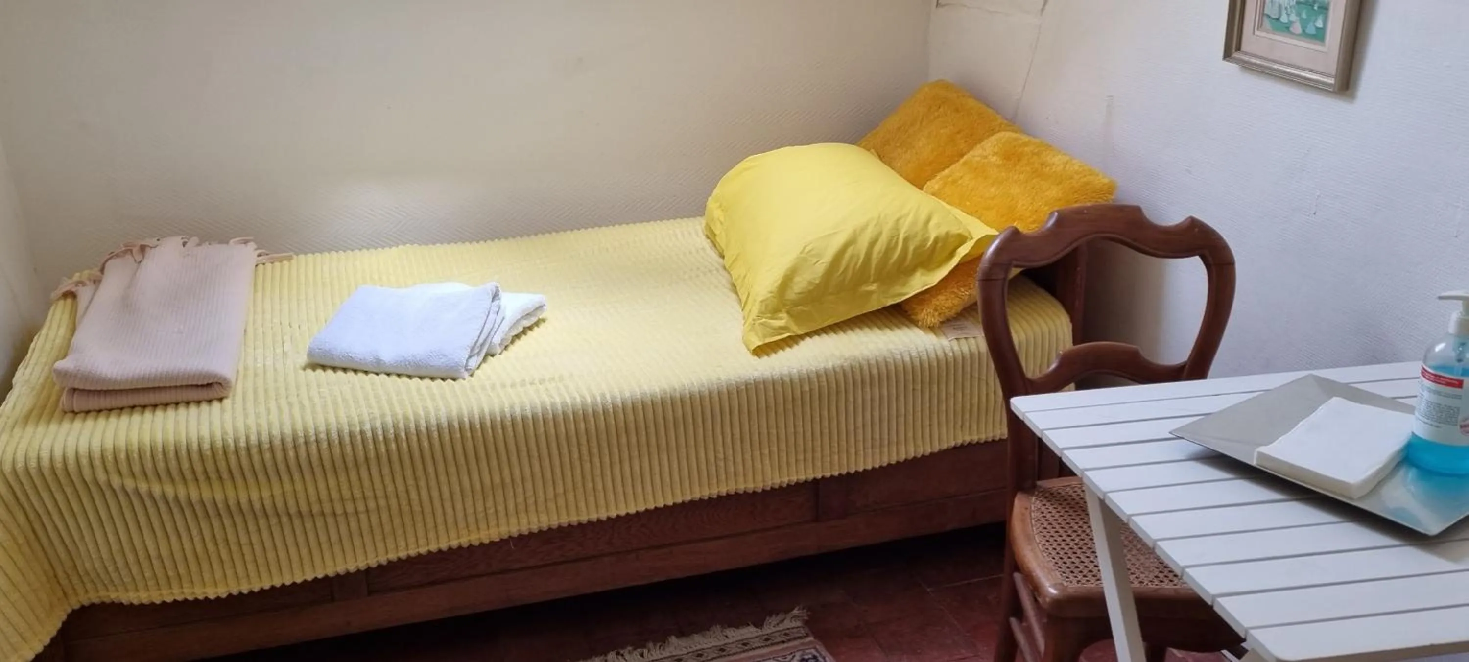 Bed in Chambre d'Hôtes Les Jardins de Marie, SCI Charles III
