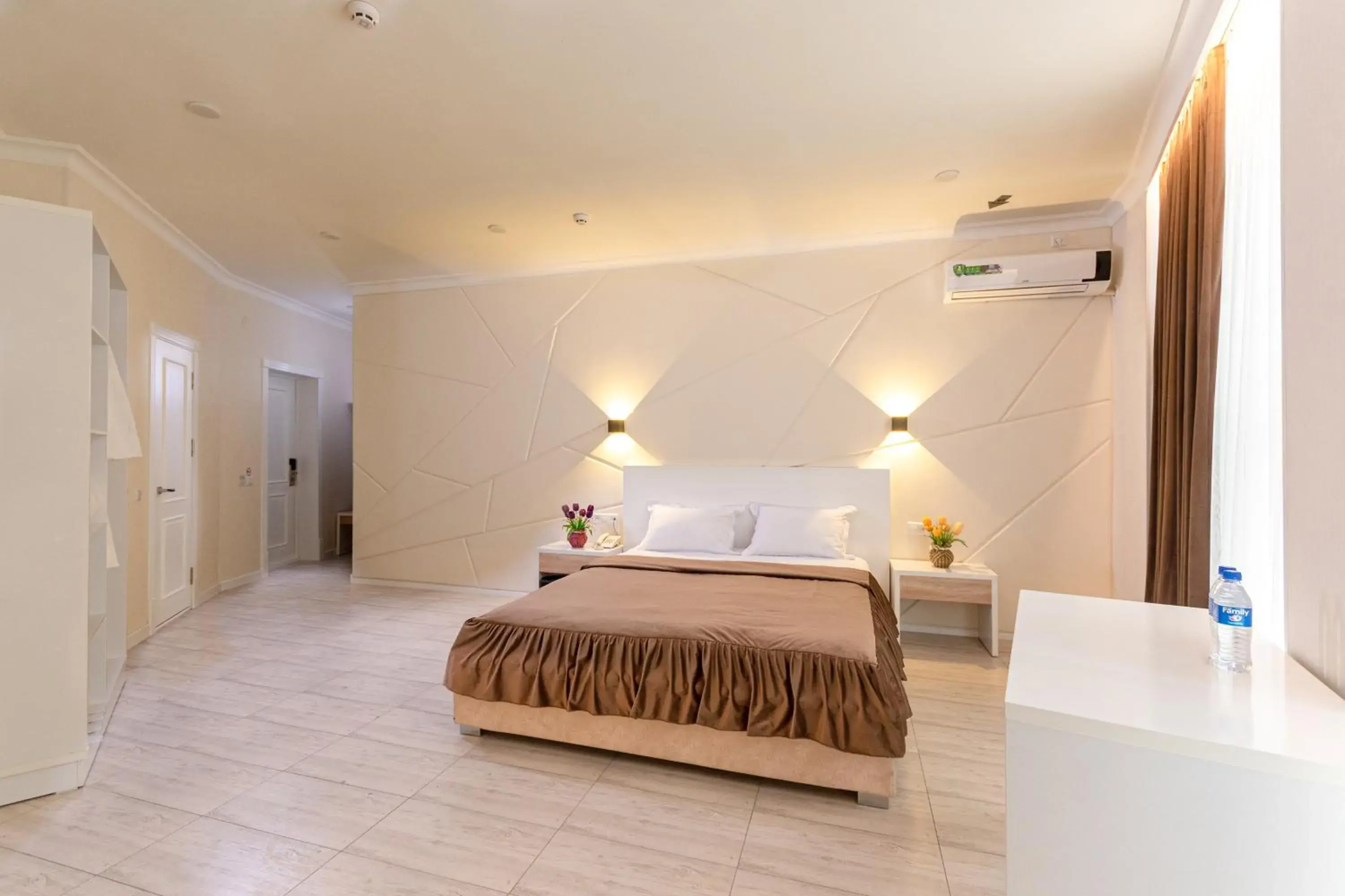 Deluxe Double Room - single occupancy in Tantana Hotel Deluxe Double Room - single occupancy in Tantana Hotel