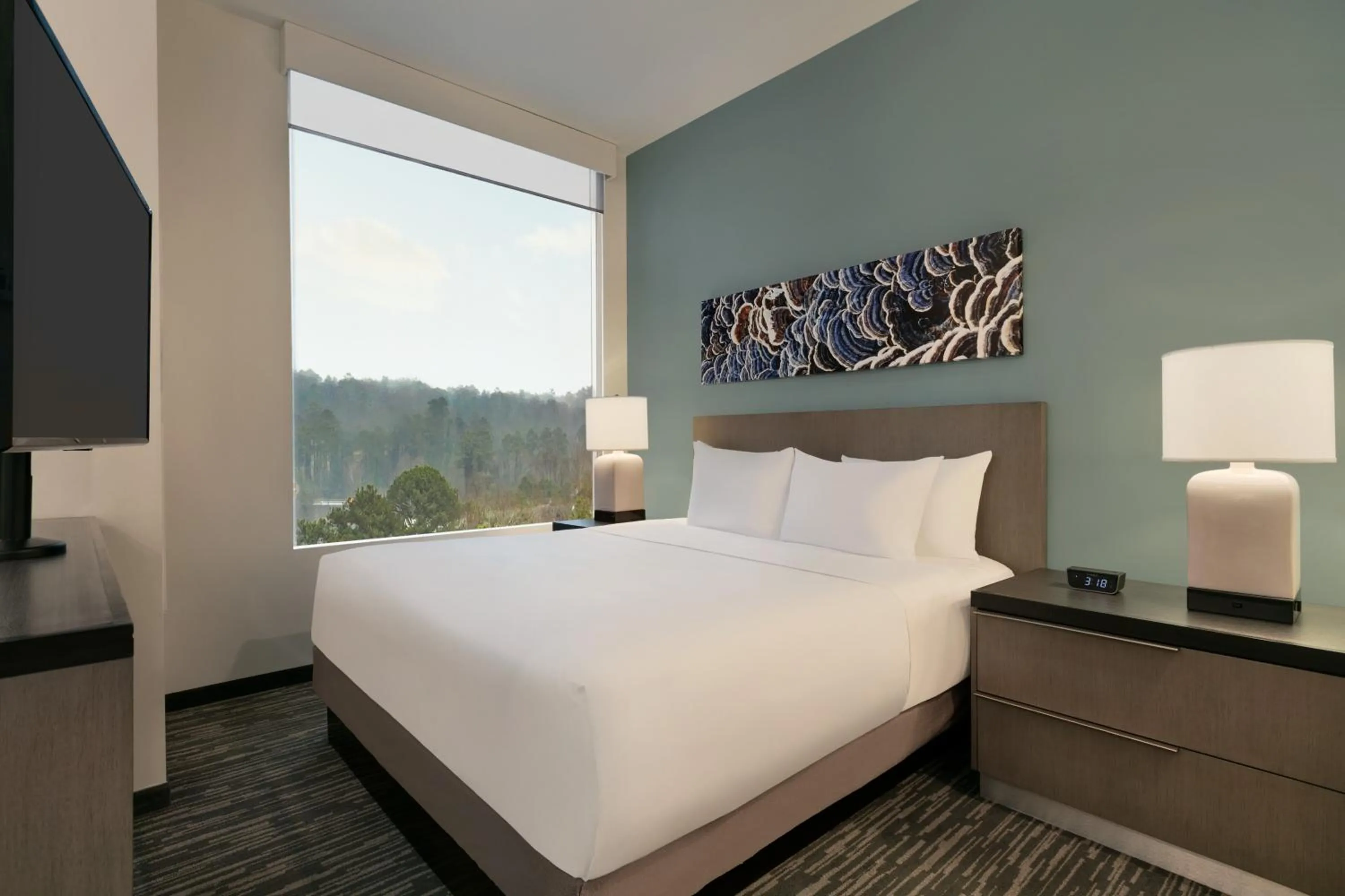 Bedroom, Bed in Hyatt House Atlanta Perimeter Center