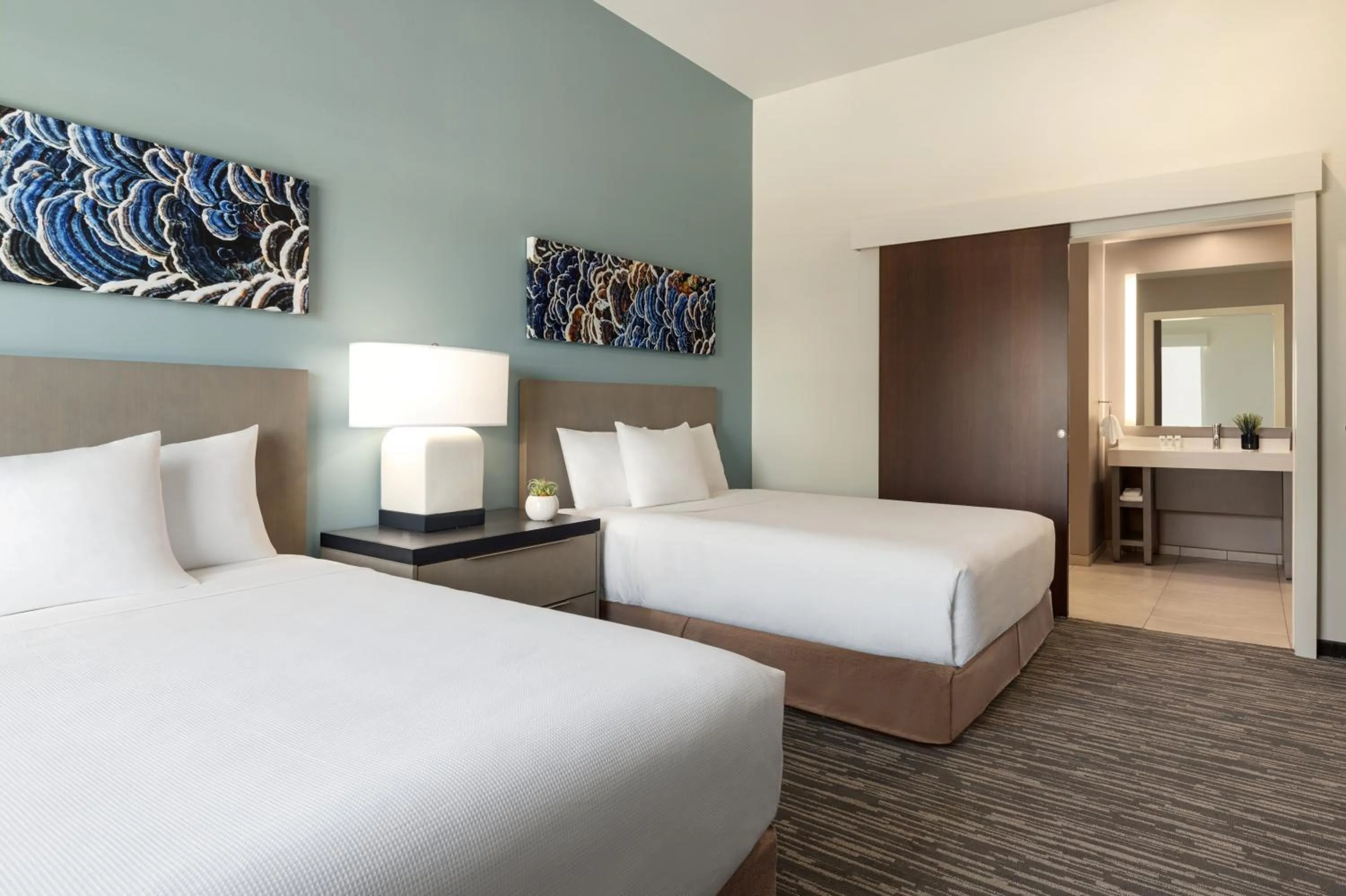 Bedroom, Bed in Hyatt House Atlanta Perimeter Center