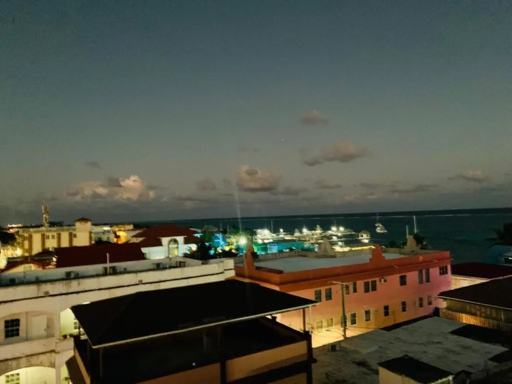 Hotel Coastalbay 2 & Golf Cart Rental