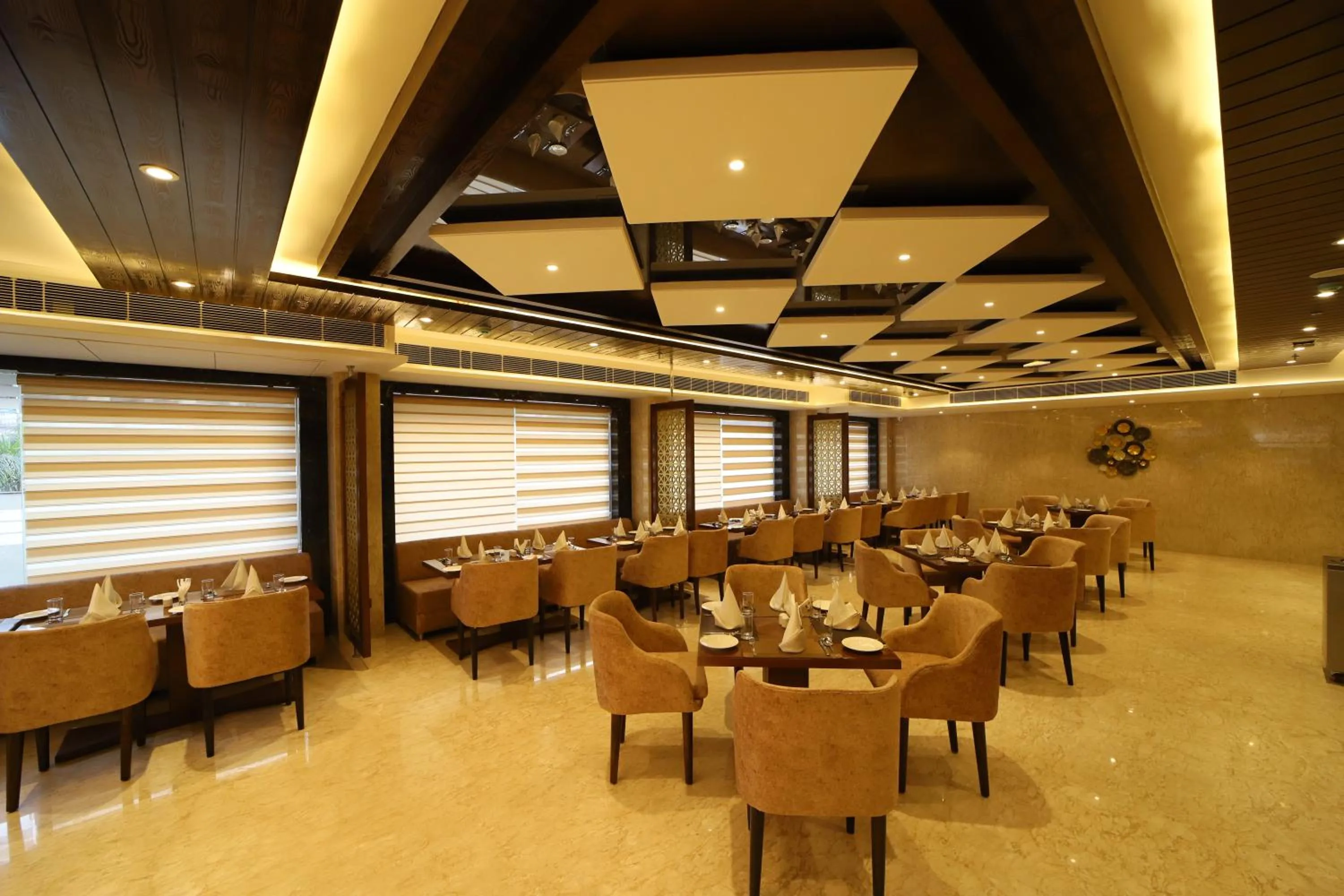 Restaurant/places to eat in Hotel DVIJ INN