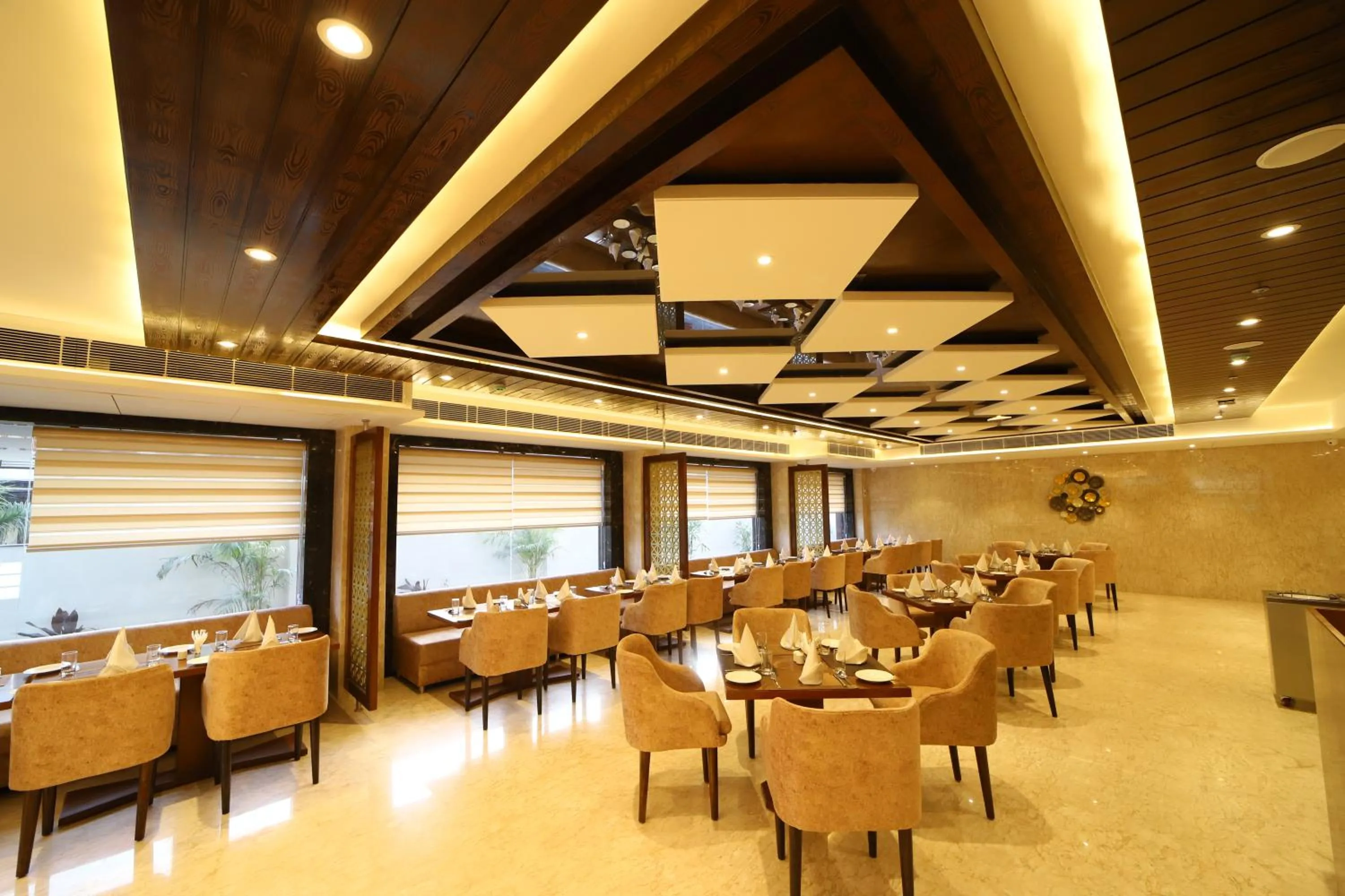 Restaurant/places to eat in Hotel DVIJ INN