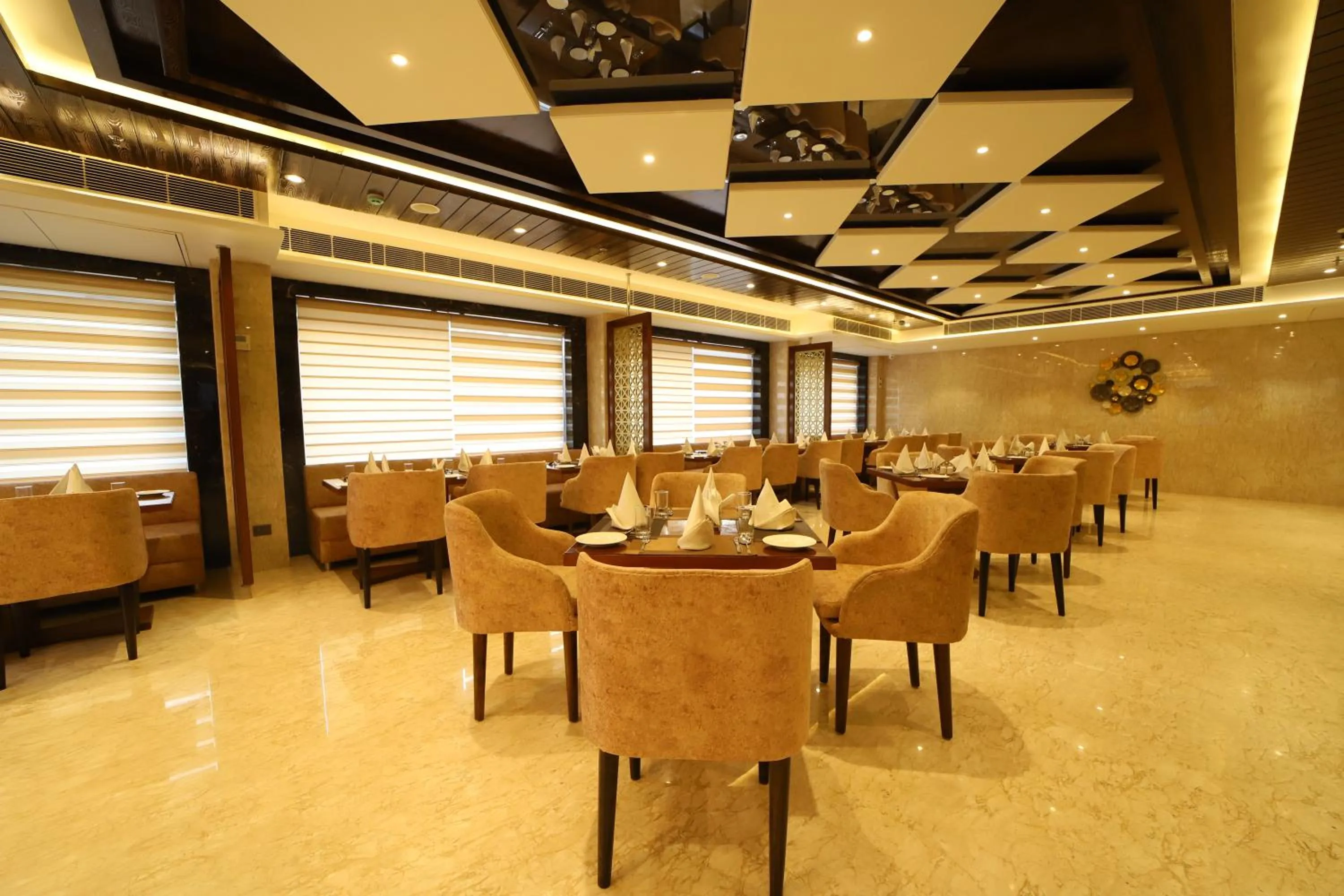 Restaurant/places to eat in Hotel DVIJ INN