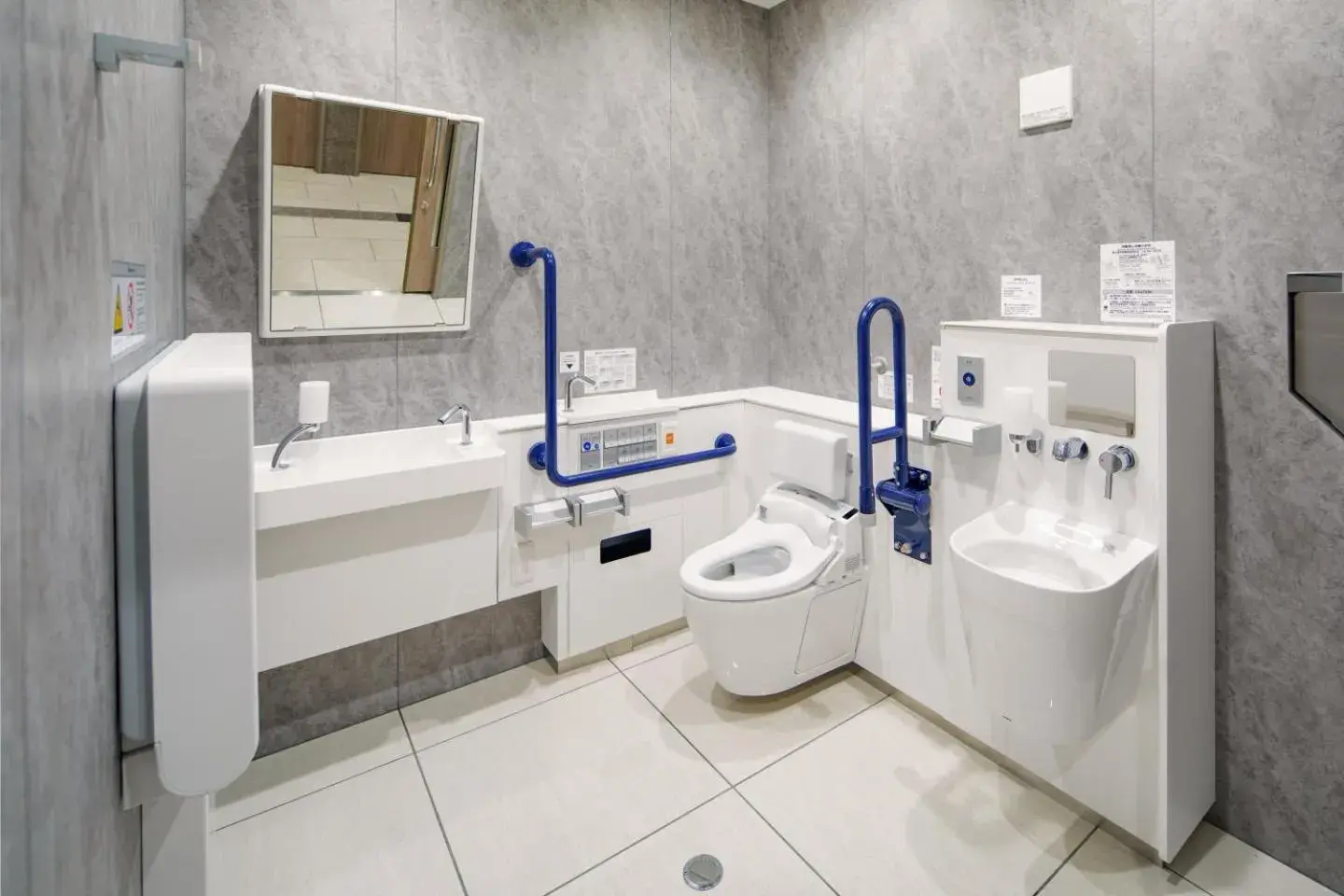 Toilet in Hotel Elite Kyoto Staion ---- Previous Kyoto City Gardens Hotel Toilet in Hotel Elite Kyoto Staion ---- Previous Kyoto City Gardens Hotel