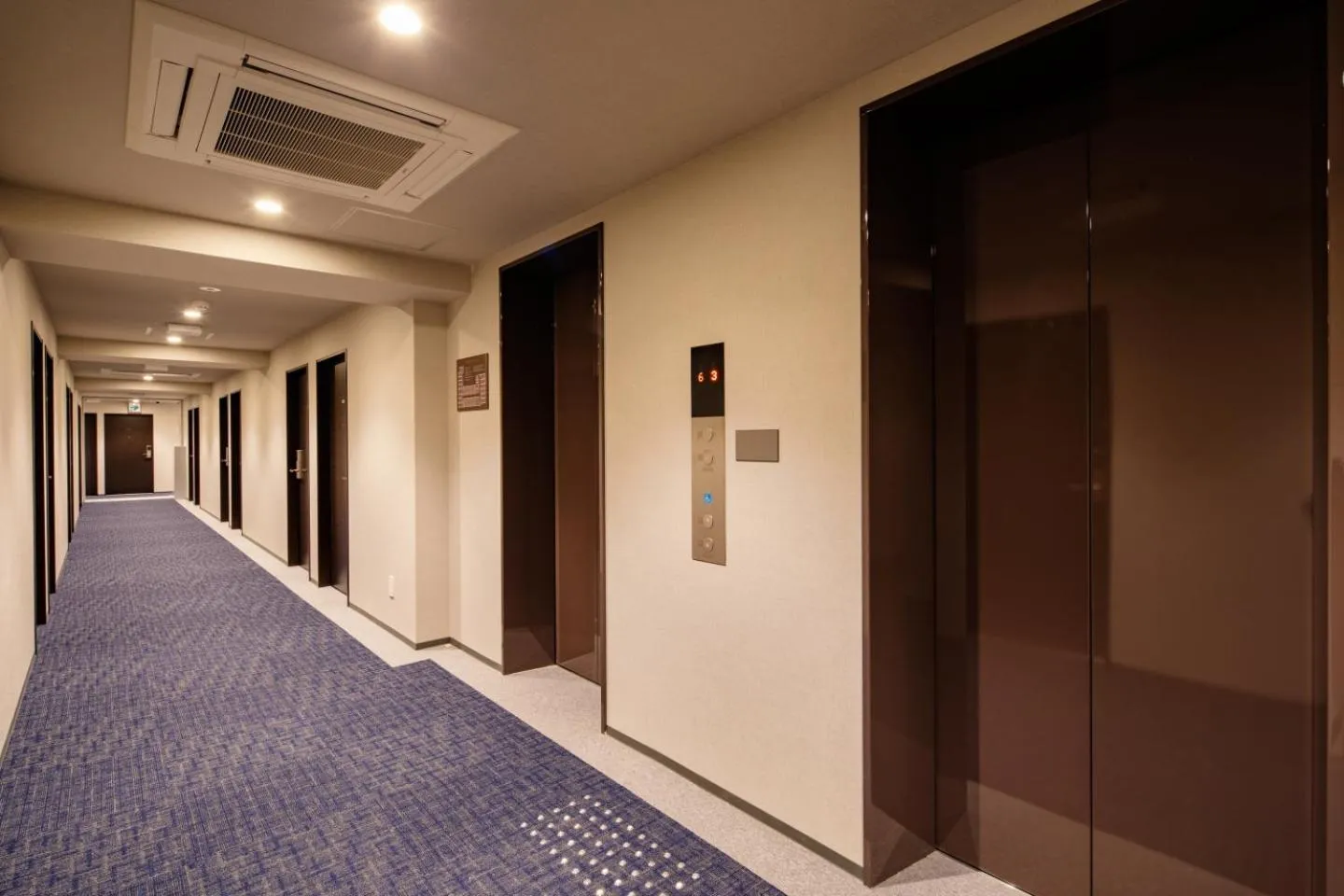 elevator in Hotel Elite Kyoto Staion ---- Previous Kyoto City Gardens Hotel