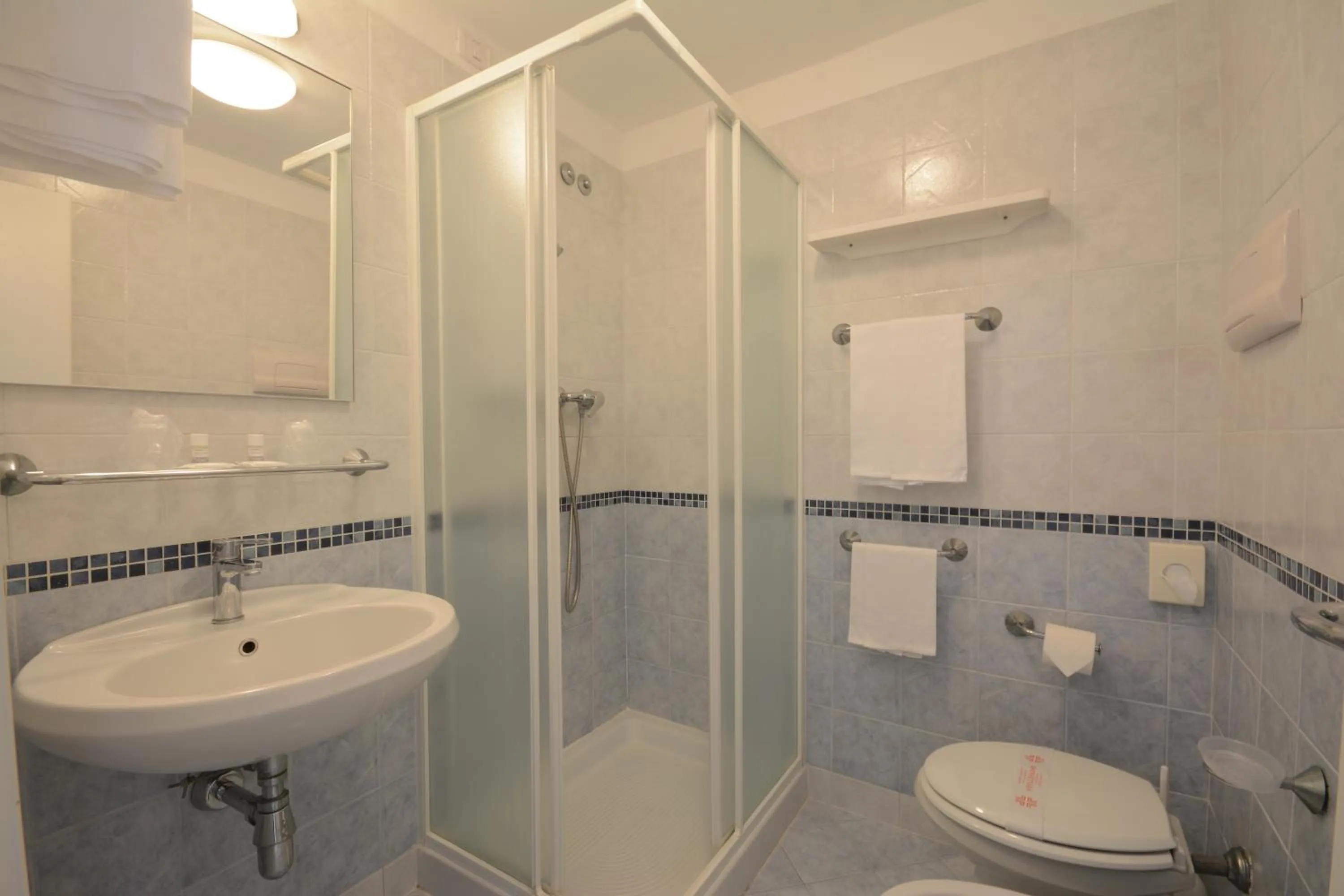 Bathroom in Hotel Caravelle