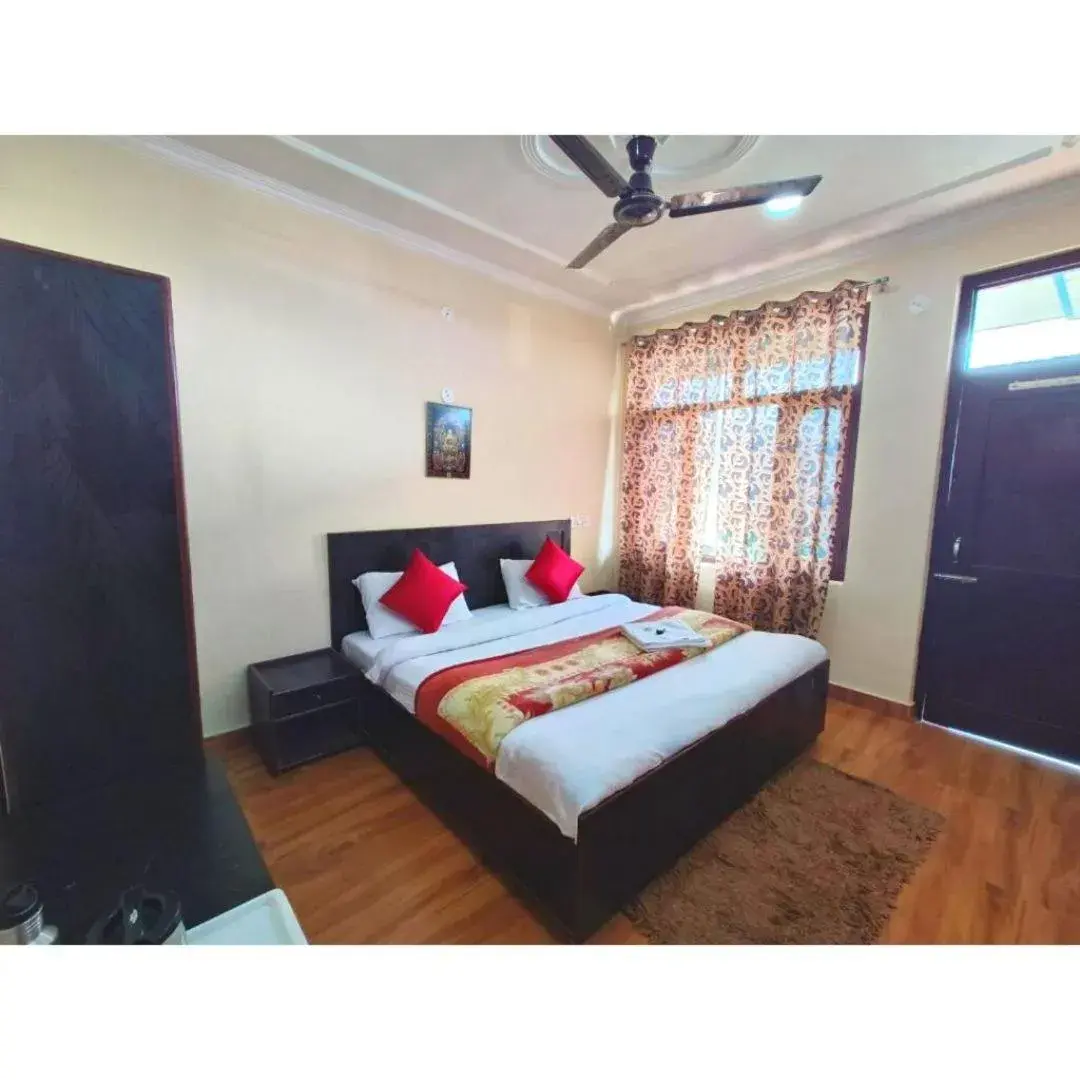 Standard Double or Twin Room with Garden View in Sunrise House Standard Double or Twin Room with Garden View in Sunrise House