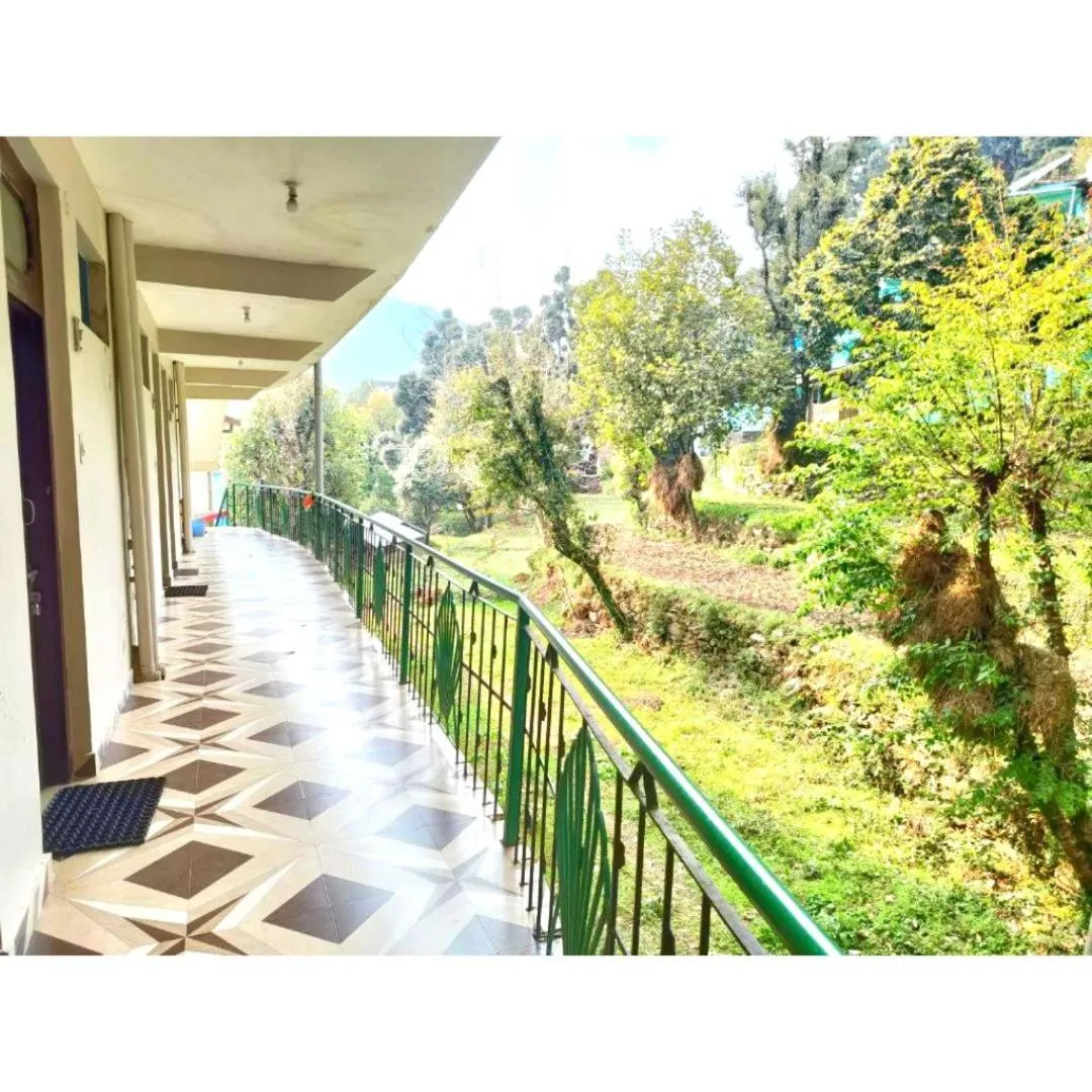 Lobby or reception, Balcony/Terrace in Sunrise House