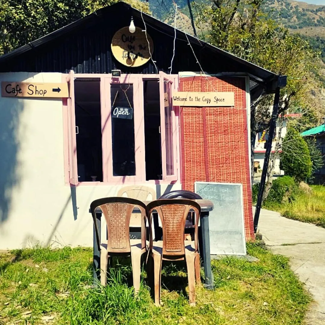 Restaurant/places to eat, Property Building in Sunrise House