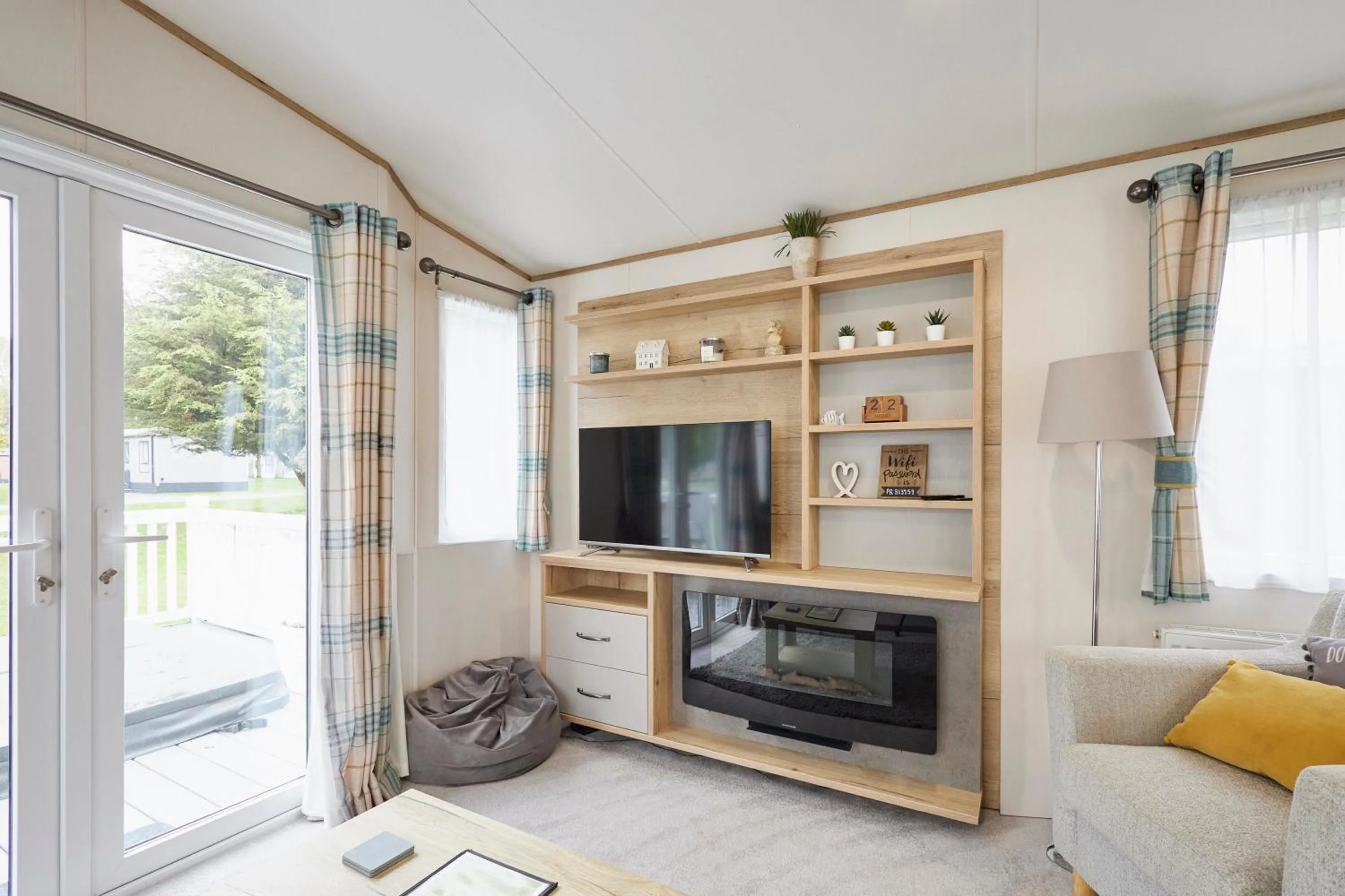 Communal lounge/ TV room in Squirrel Lodge with Hot Tub
