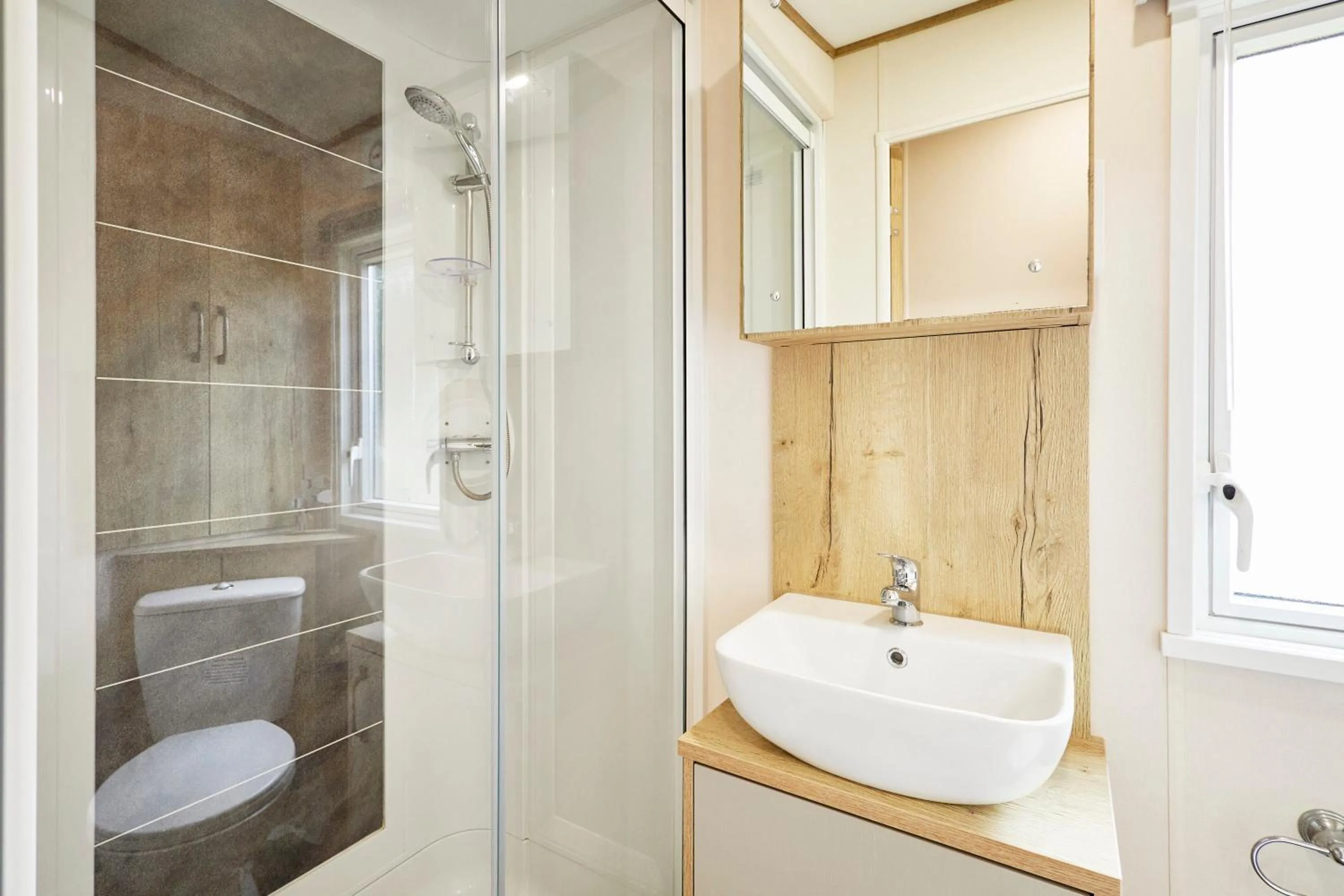 Shower in Squirrel Lodge with Hot Tub