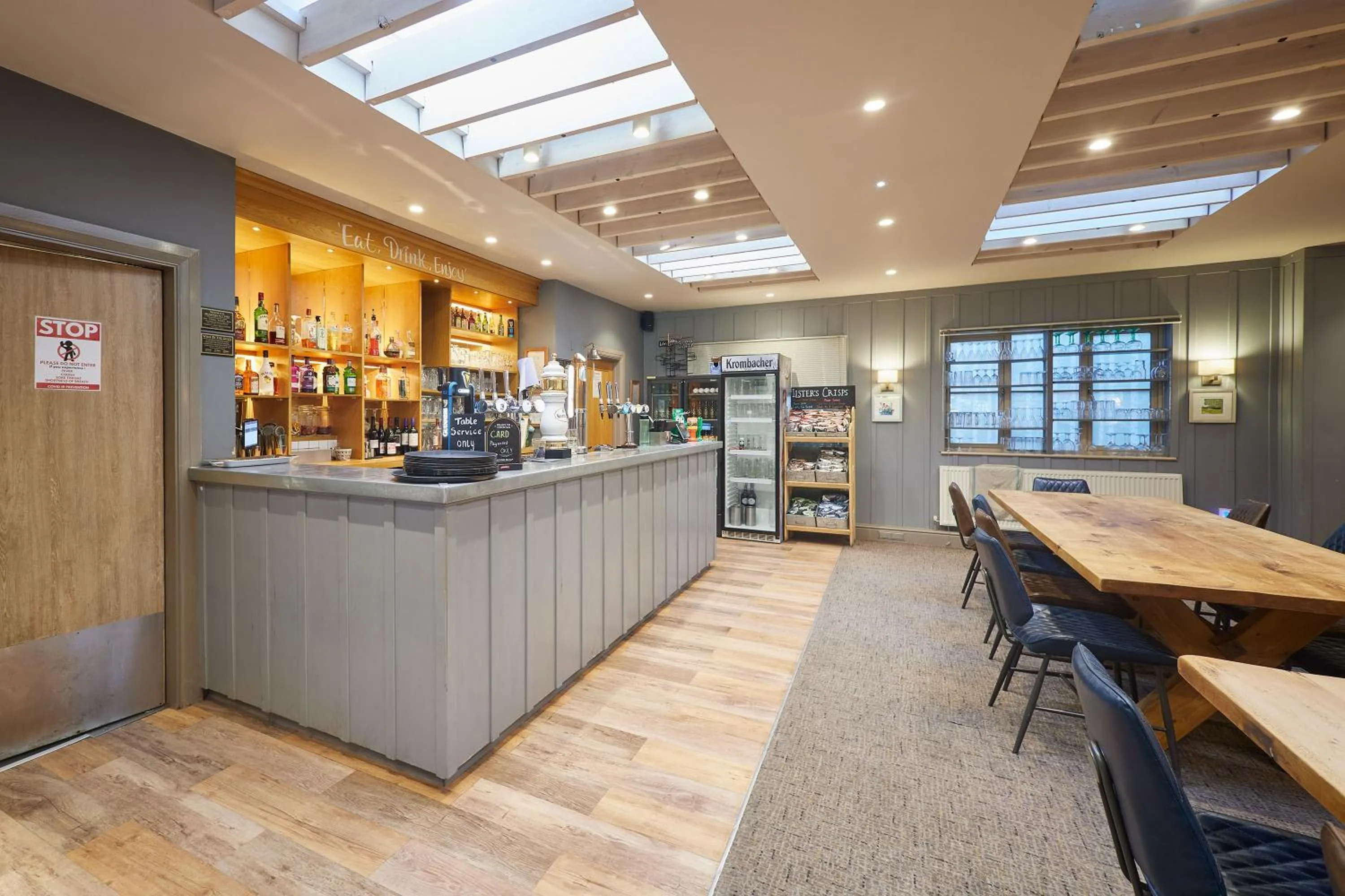 Restaurant/places to eat in Squirrel Lodge with Hot Tub