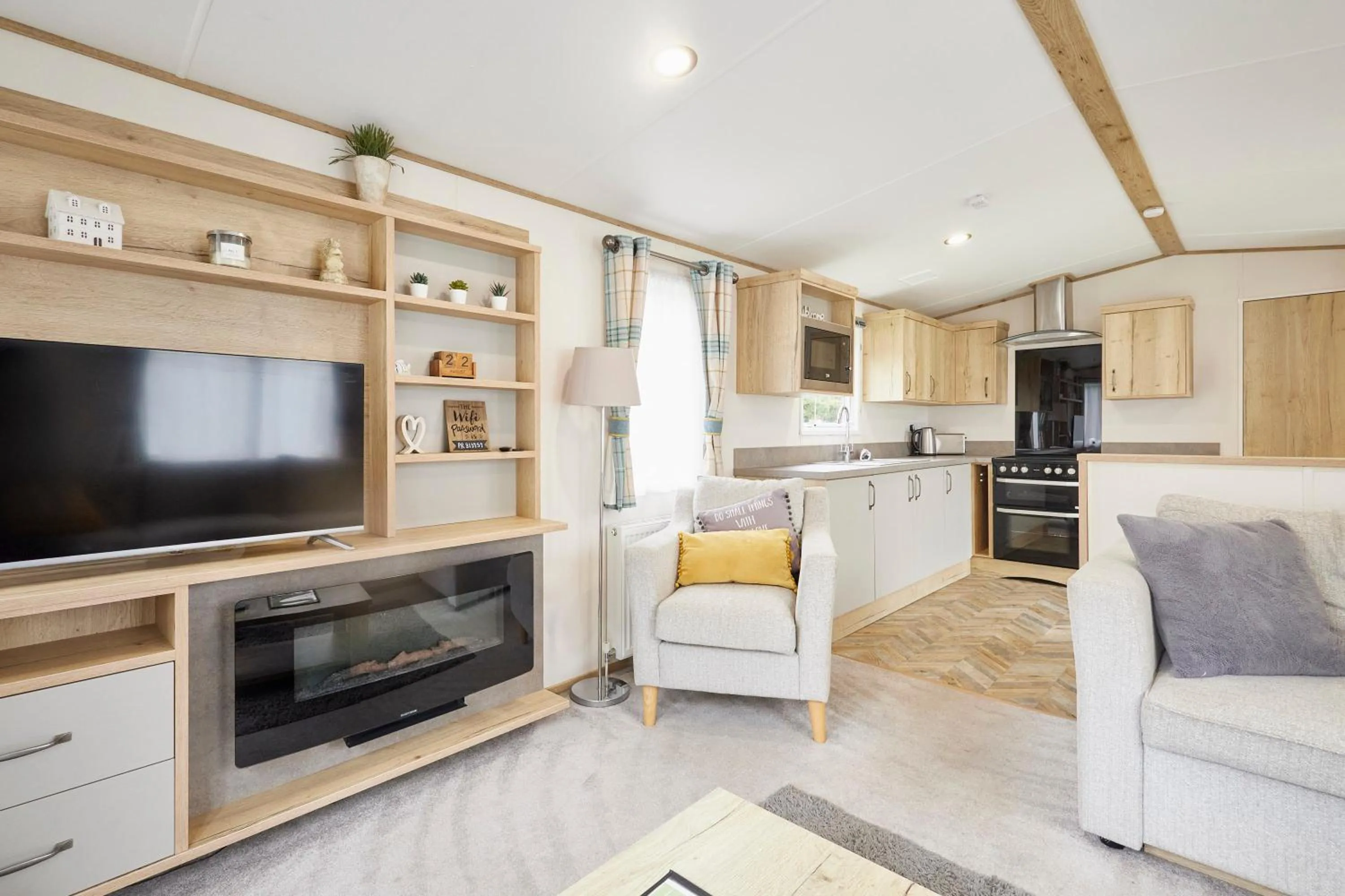 Communal lounge/ TV room in Squirrel Lodge with Hot Tub
