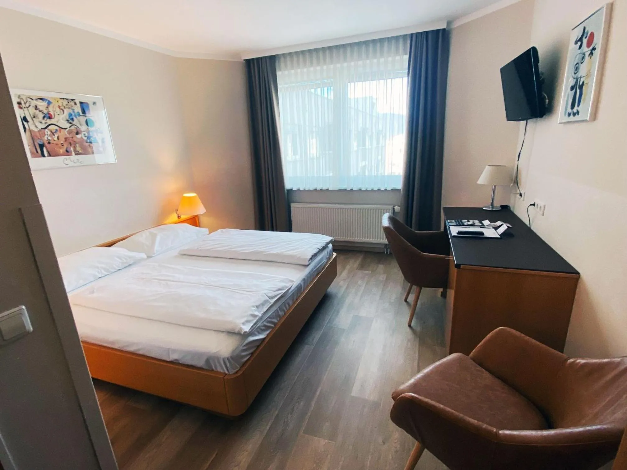 Photo of the whole room, Bed in NOVAPARK Flugzeughotel Graz