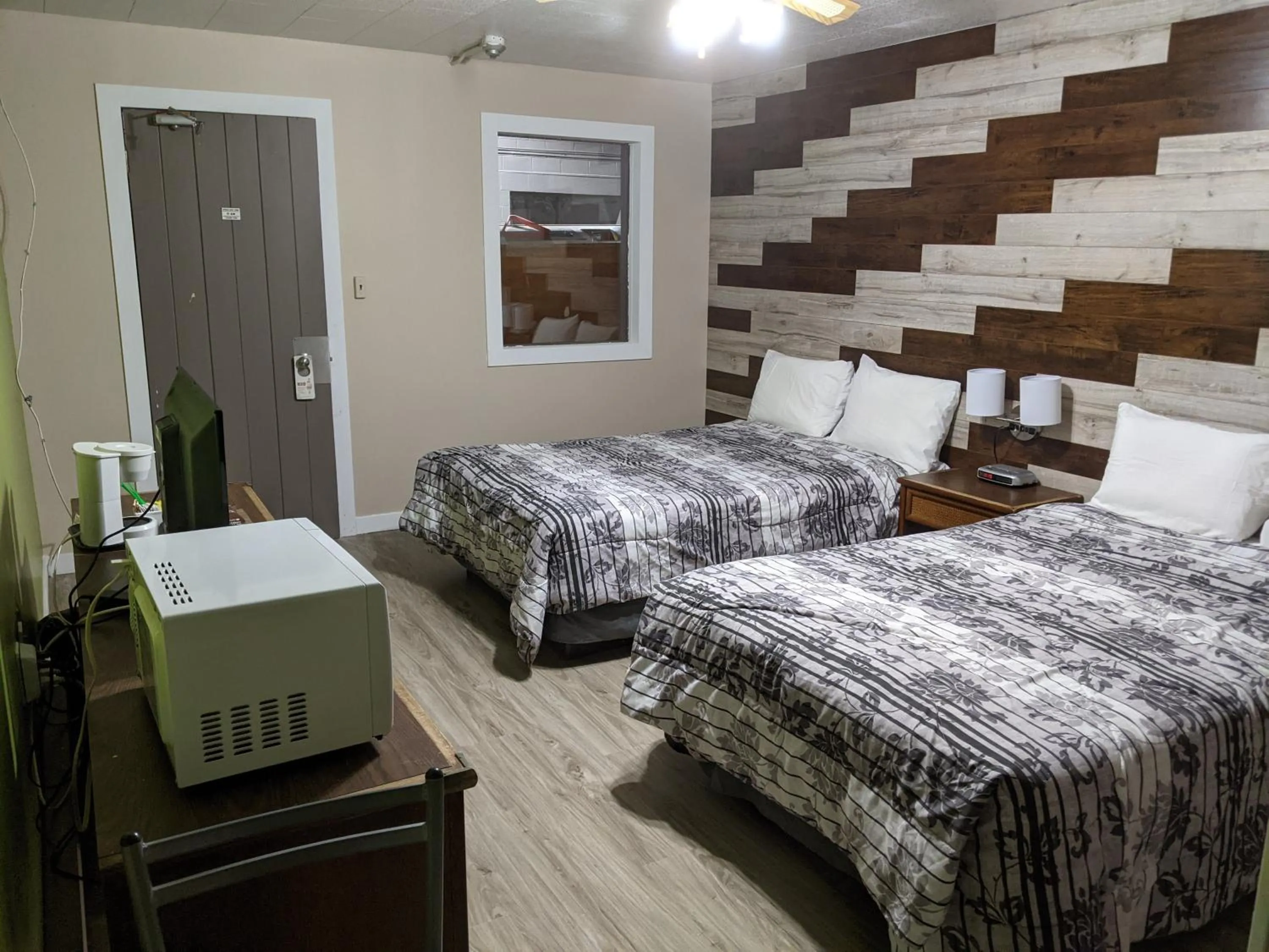 Bed in Valley Motor Lodge