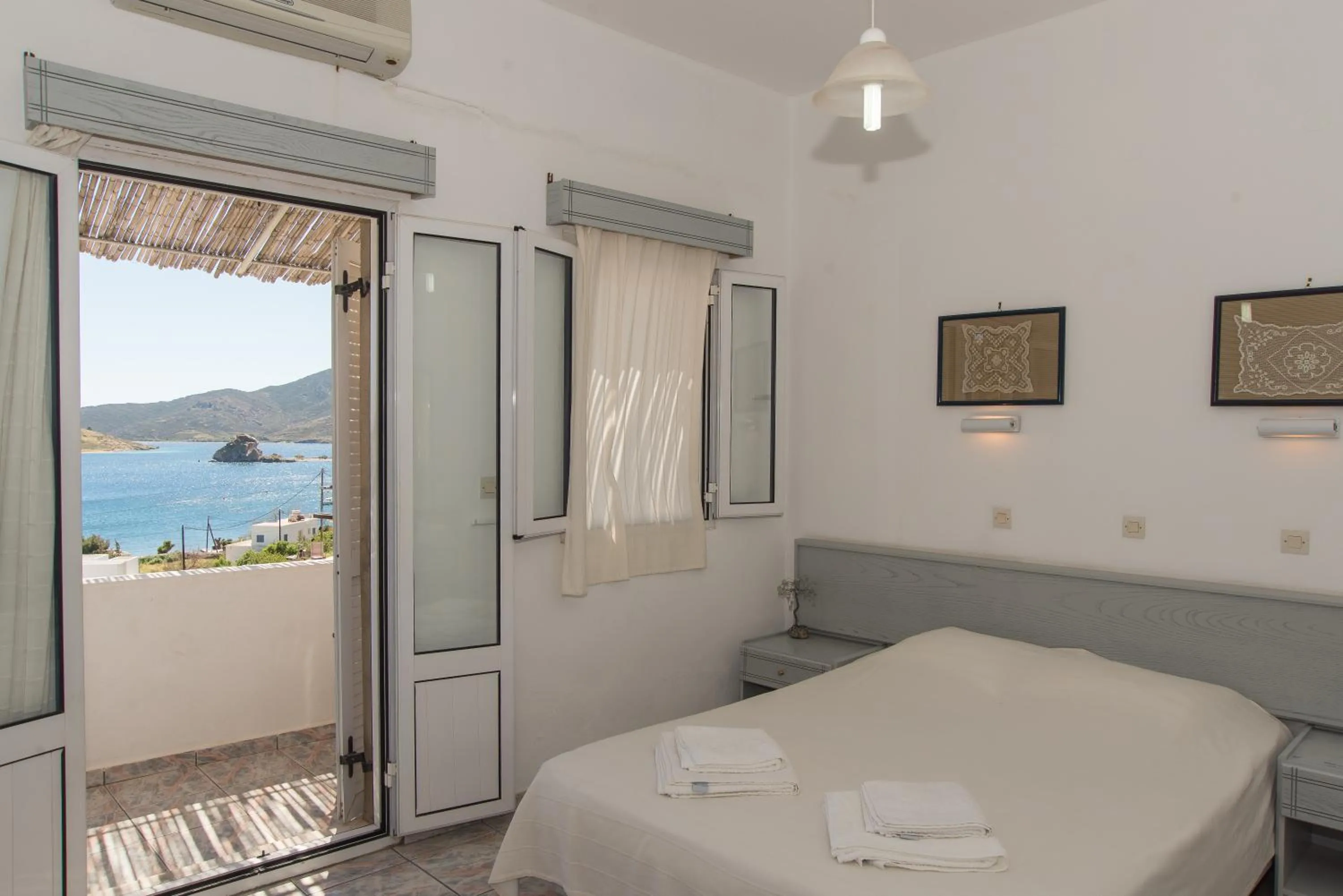 Bed in Captain Manos Studio Apartments