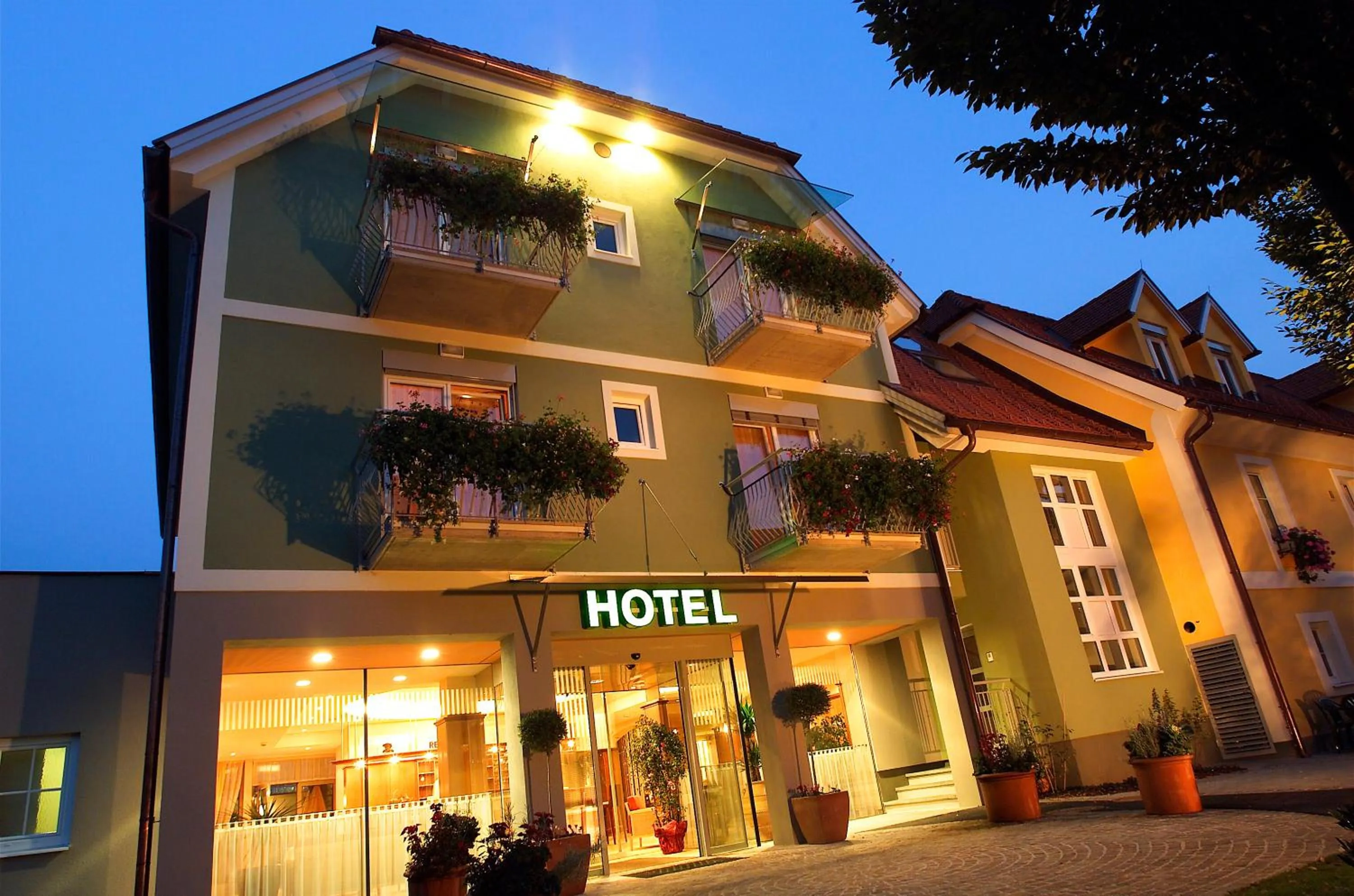 Facade/entrance in Hotel am Marktplatz - Landgasthof Wratschko - Gamlitz